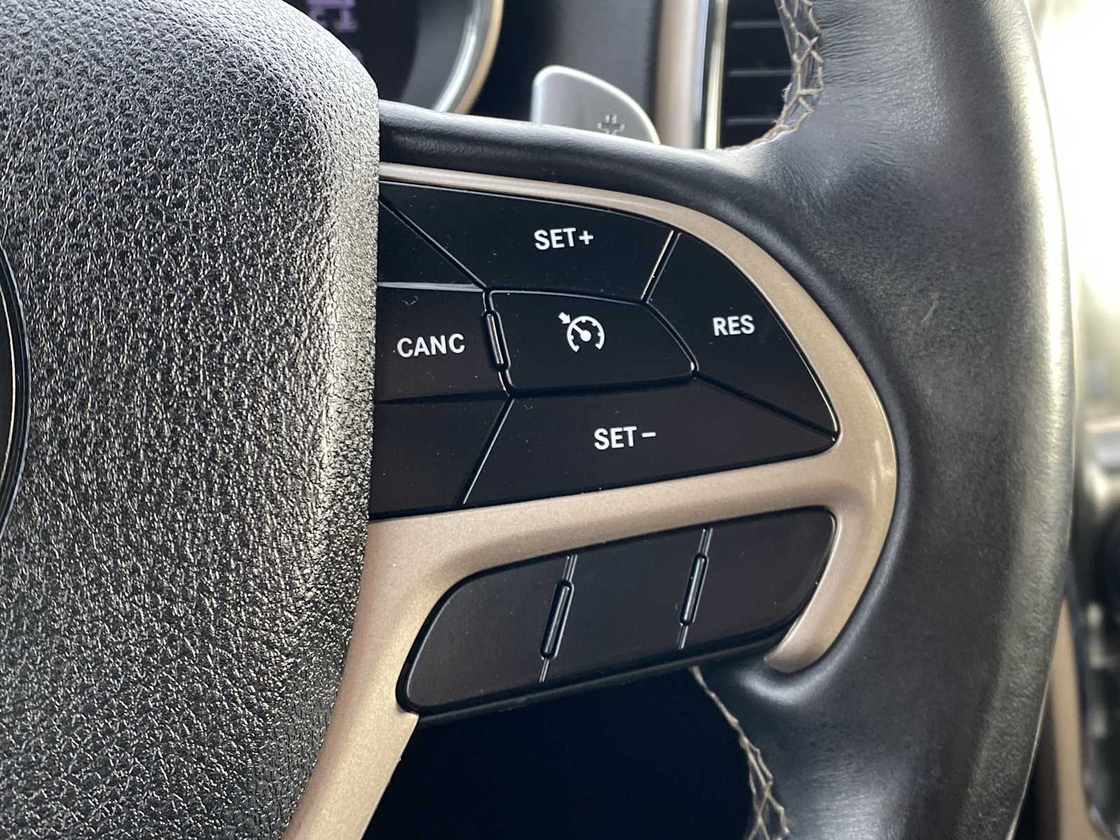 Thumbnail: 2017 Jeep Grand Cherokee - 23