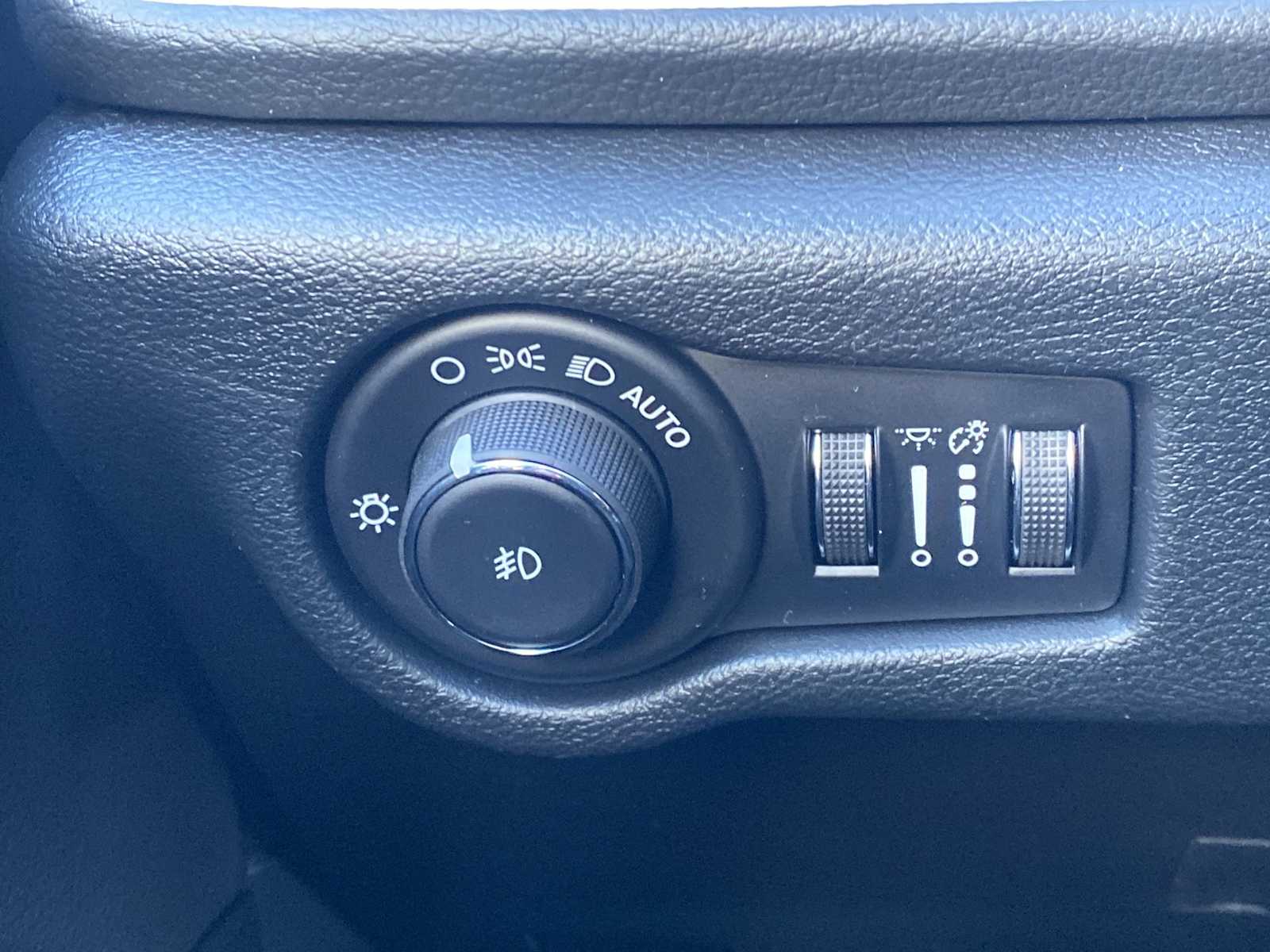 Thumbnail: 2026 Chrysler Pacifica - 22