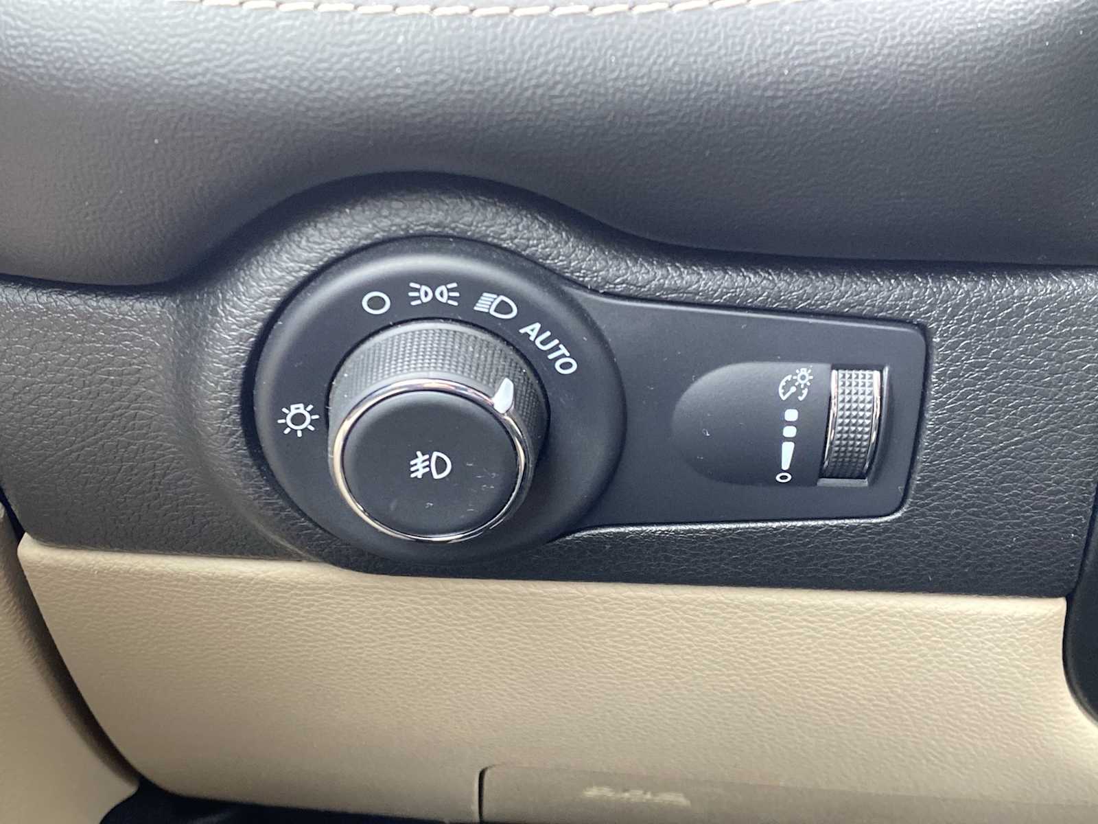 Thumbnail: 2022 Dodge Durango - 21