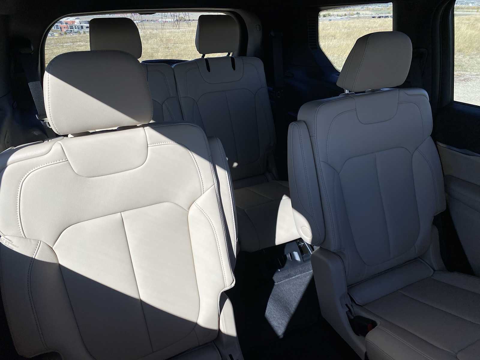 Thumbnail: 2025 Jeep Grand Cherokee - 16