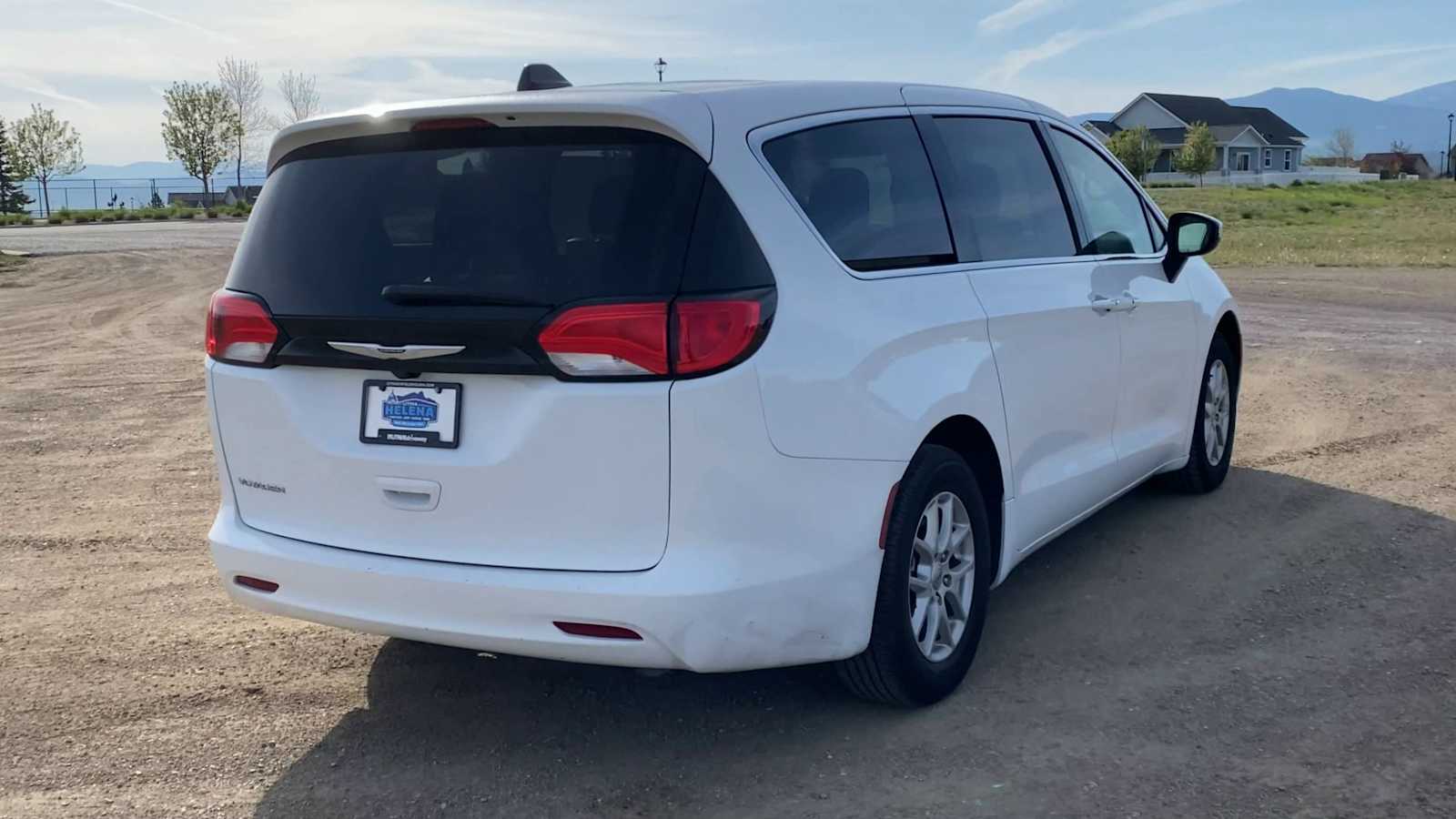 Thumbnail: 2023 Chrysler Voyager - 8