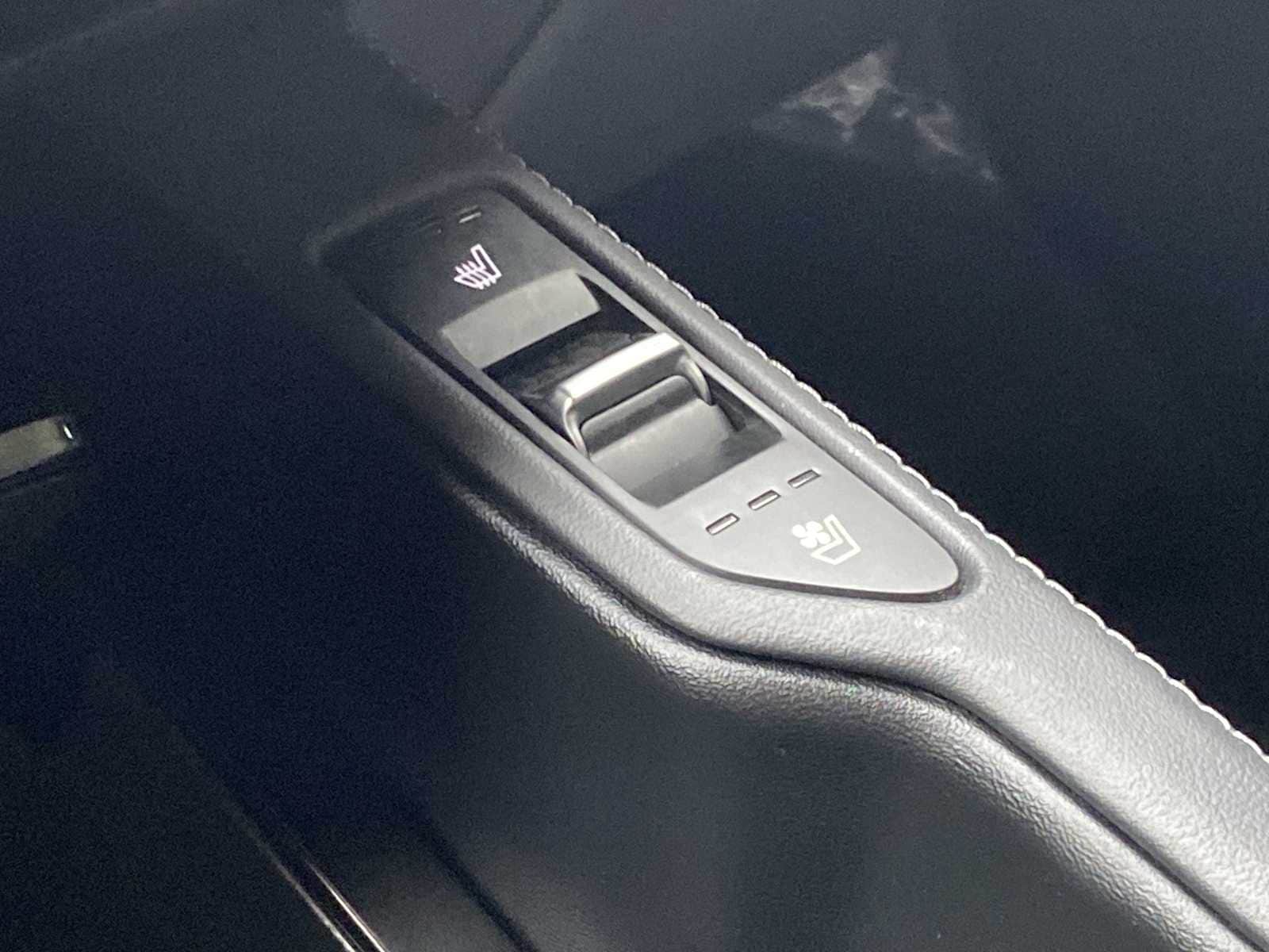 Thumbnail: 2022 Kia Telluride - 26