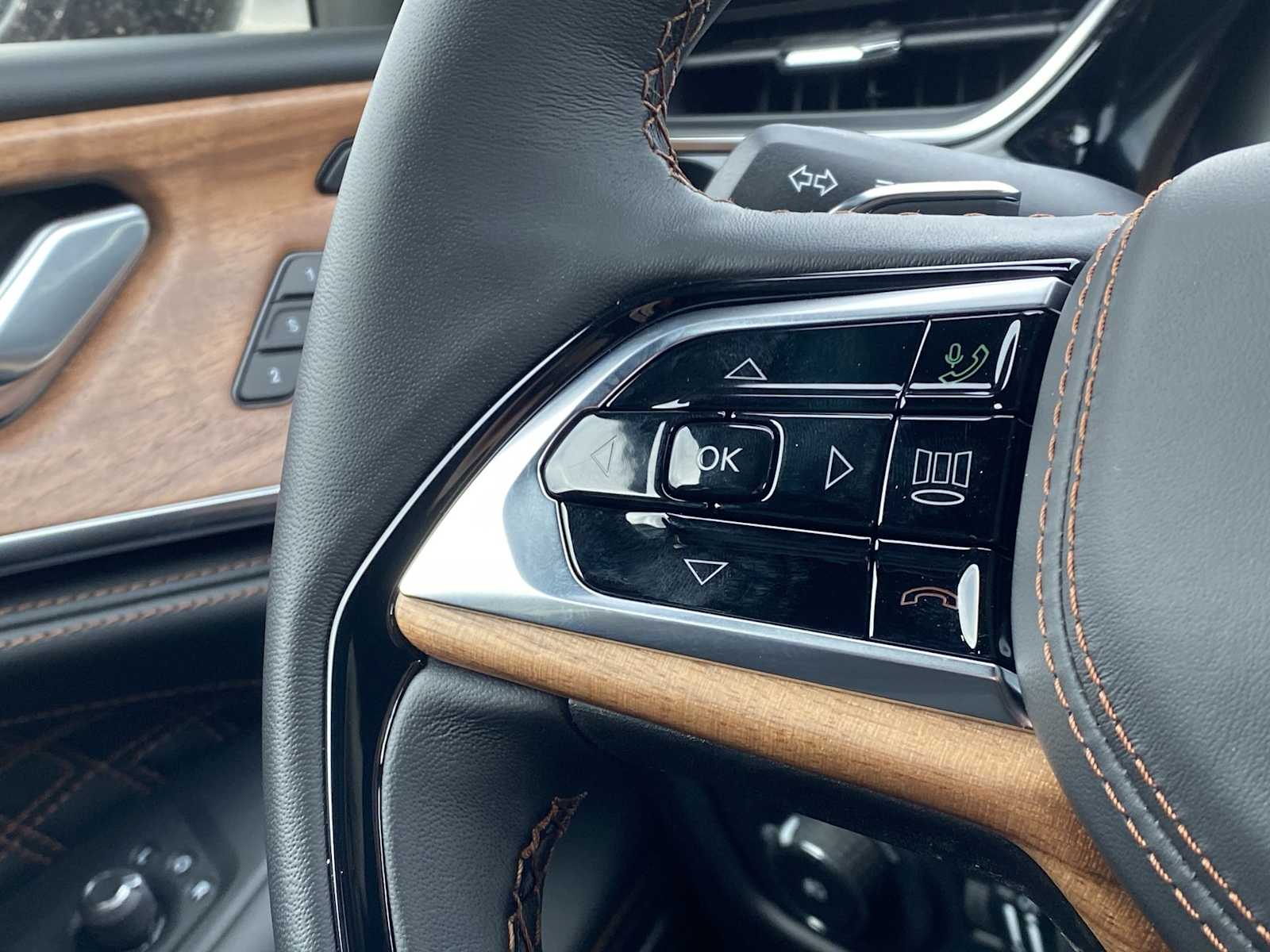 Thumbnail: 2025 Jeep Grand Cherokee - 24