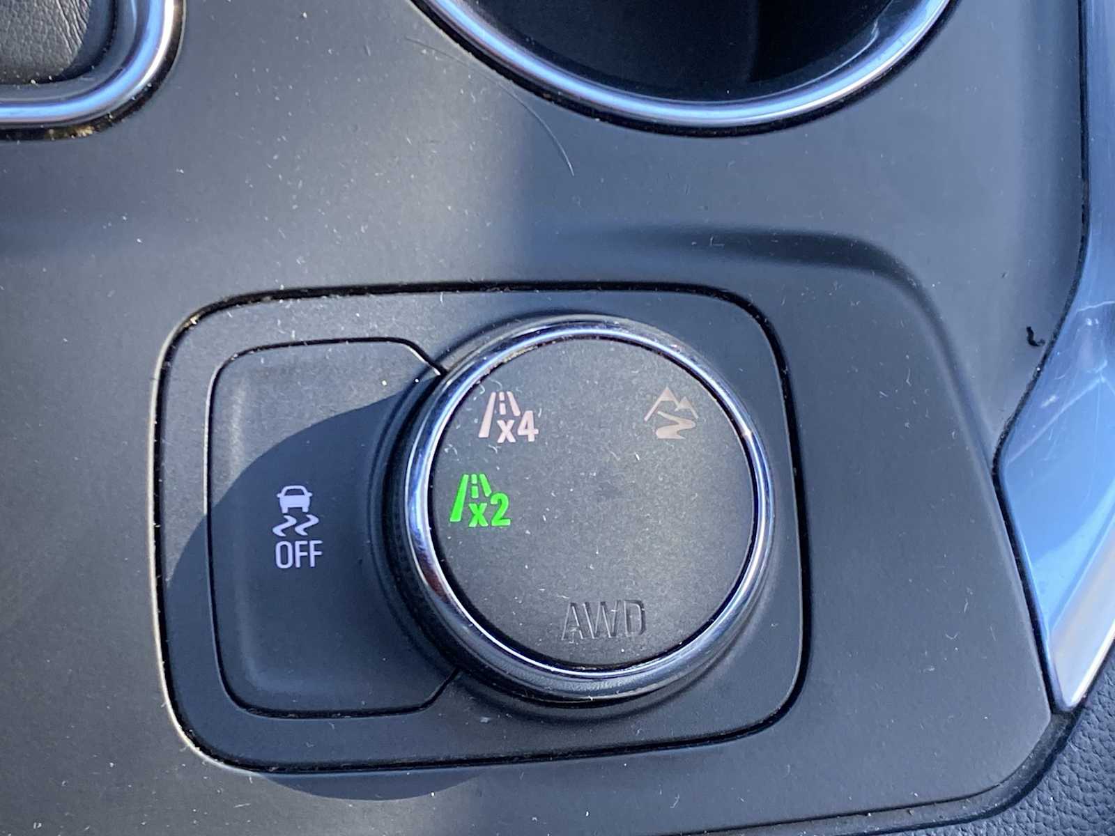 Thumbnail: 2019 Chevrolet Traverse - 23