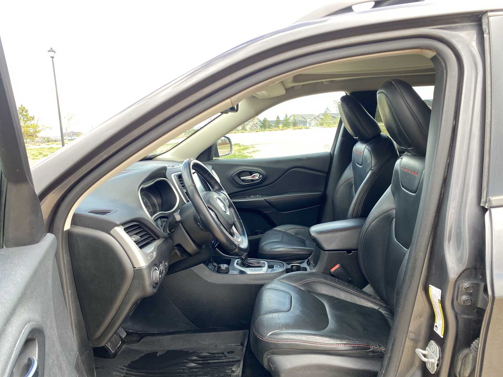 Thumbnail: 2015 Jeep Cherokee - 17