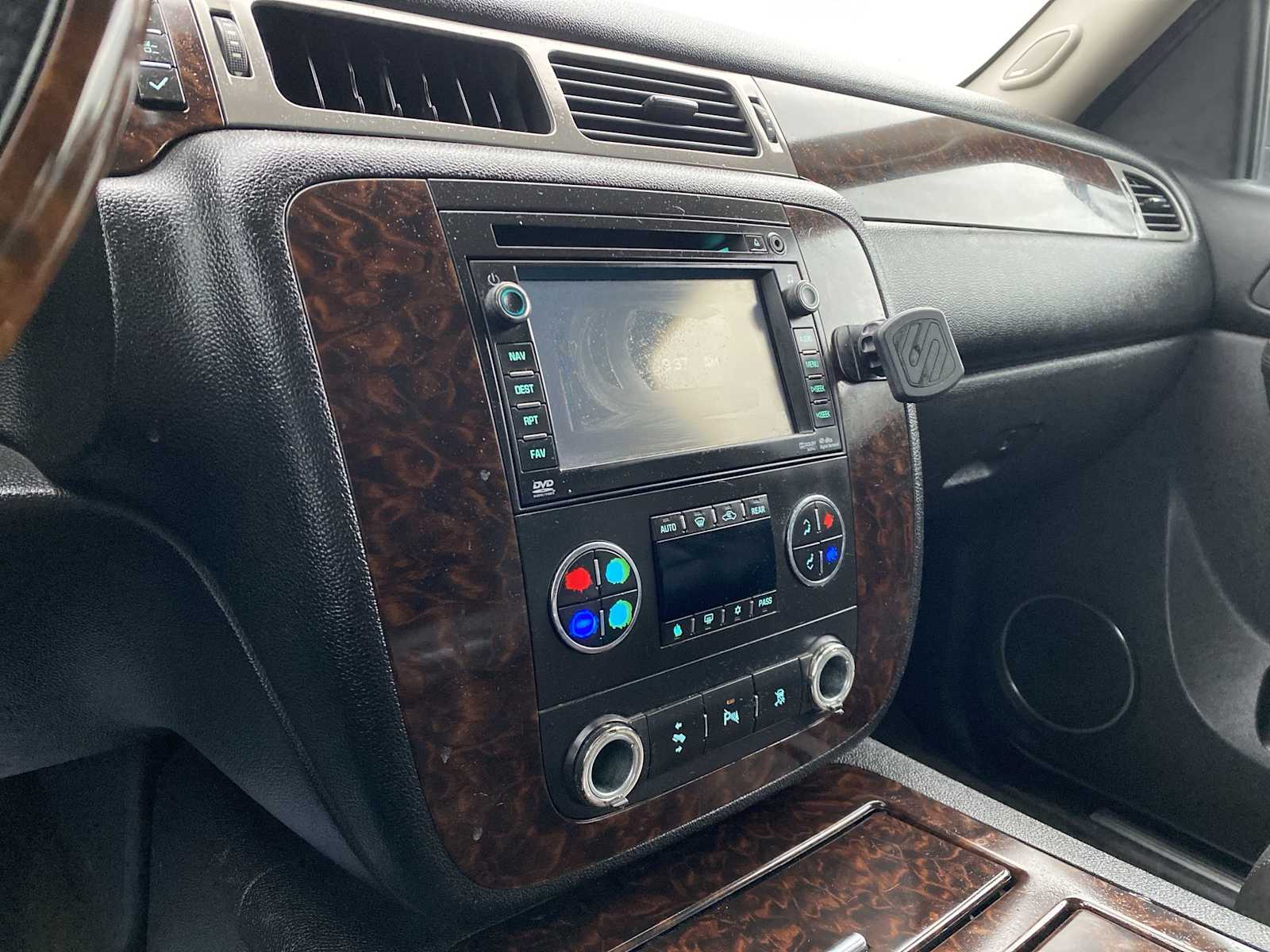 Thumbnail: 2011 GMC Yukon XL - 17