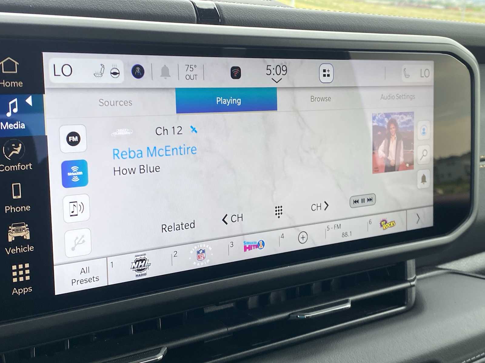 Thumbnail: 2025 Jeep Gladiator - 28