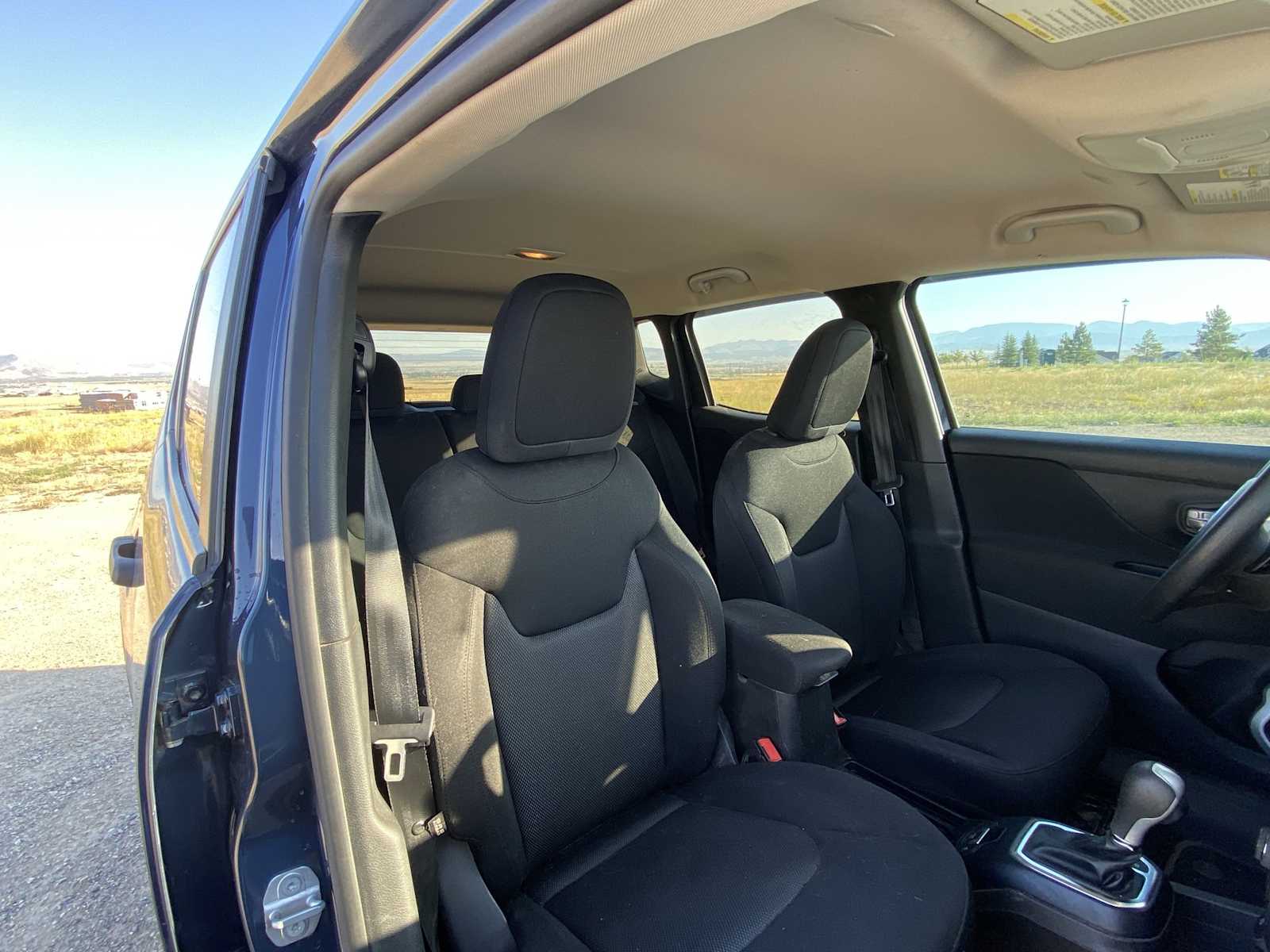 Thumbnail: 2020 Jeep Renegade - 17