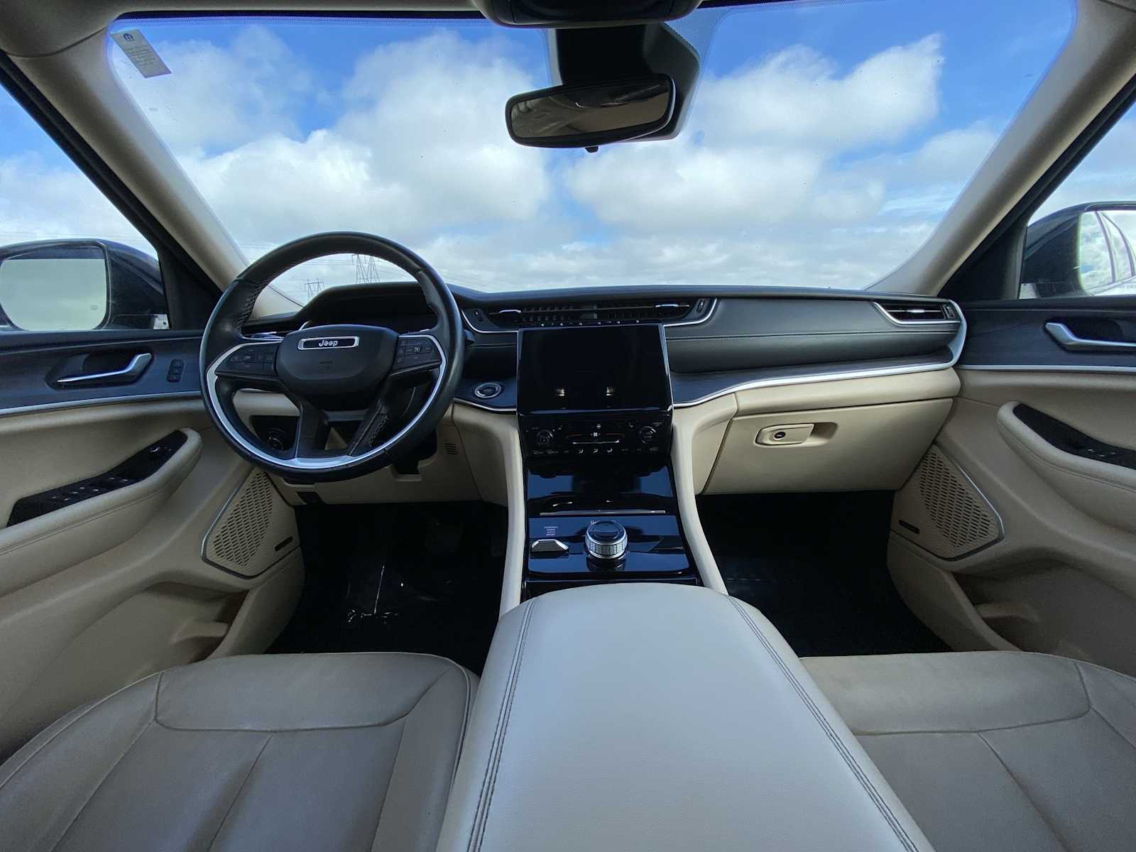 Thumbnail: 2022 Jeep Grand Cherokee - 16