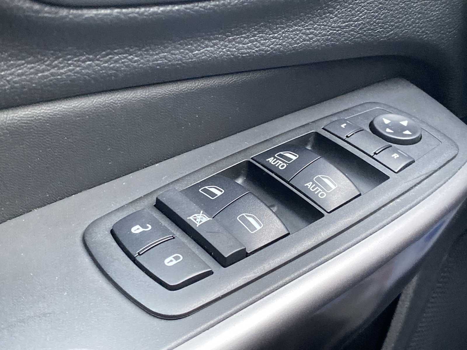 Thumbnail: 2019 Jeep Cherokee - 20