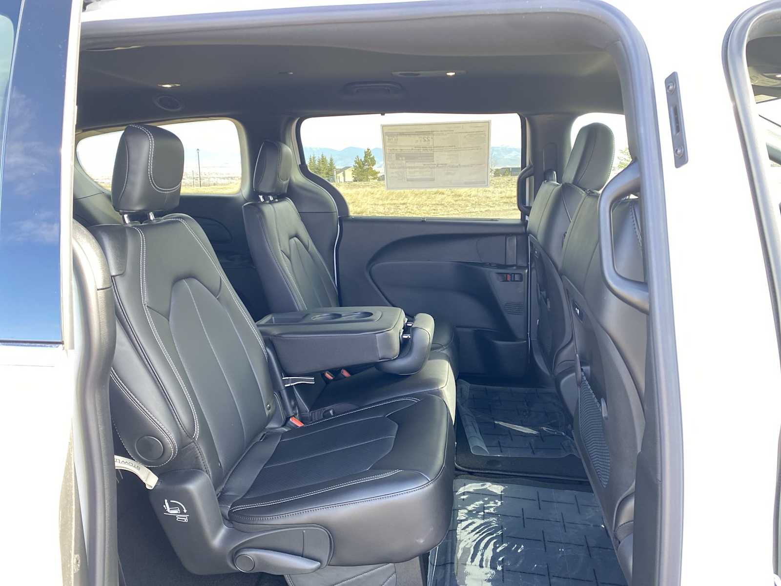 Thumbnail: 2026 Chrysler Pacifica - 35