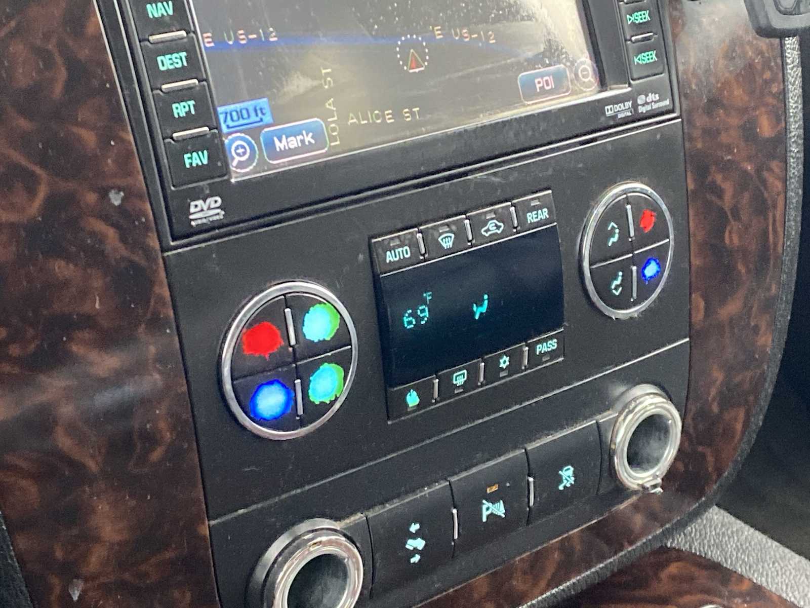 Thumbnail: 2011 GMC Yukon XL - 25