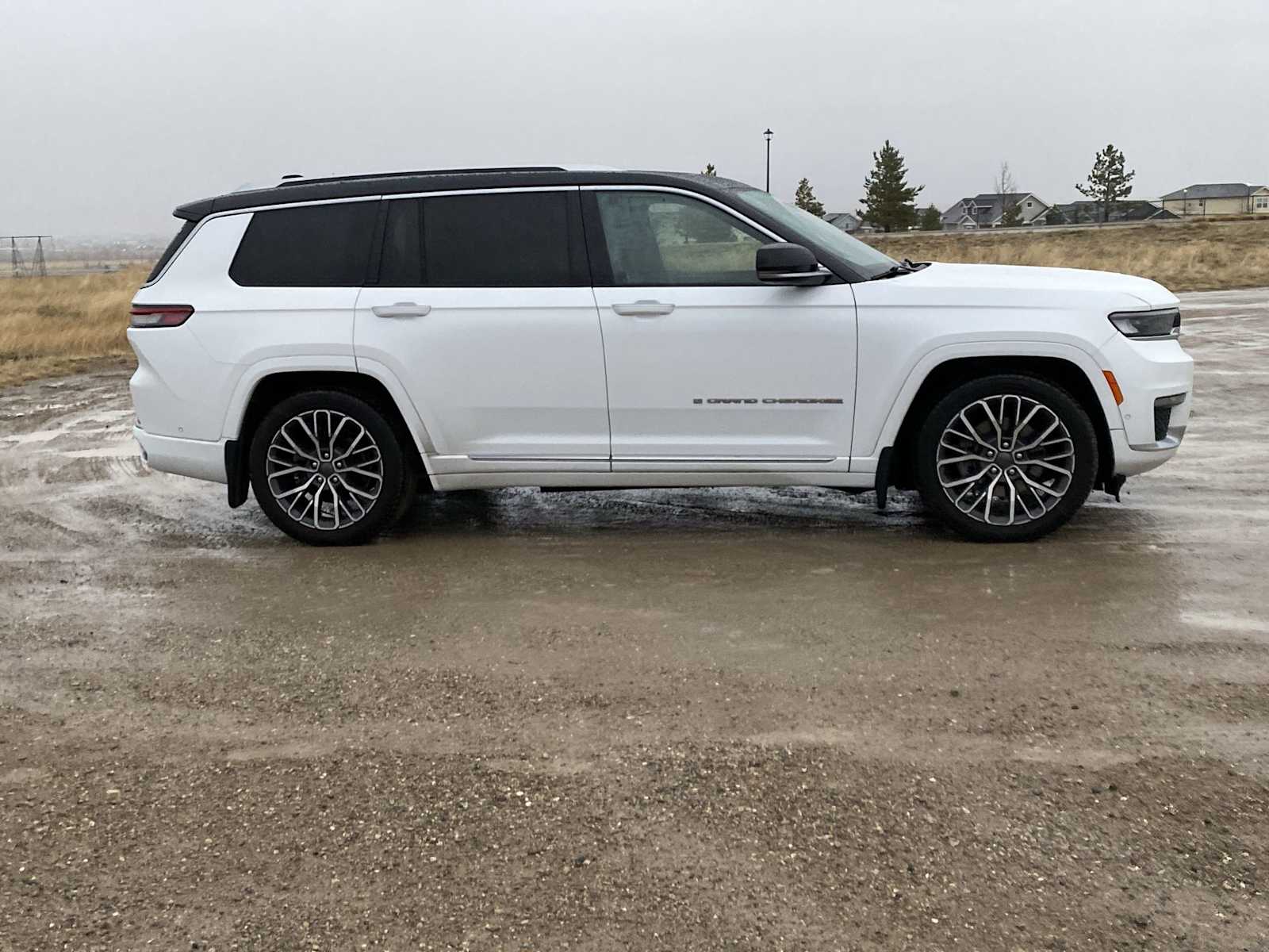 Thumbnail: 2022 Jeep Grand Cherokee - 22