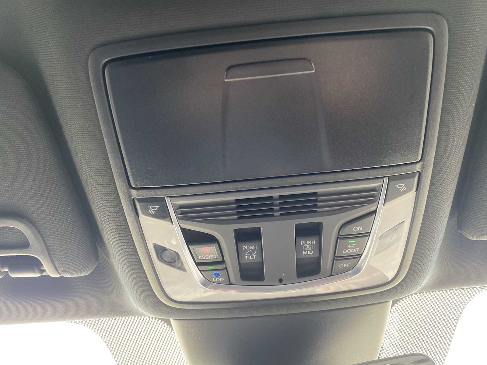 Thumbnail: 2022 Acura MDX - 30