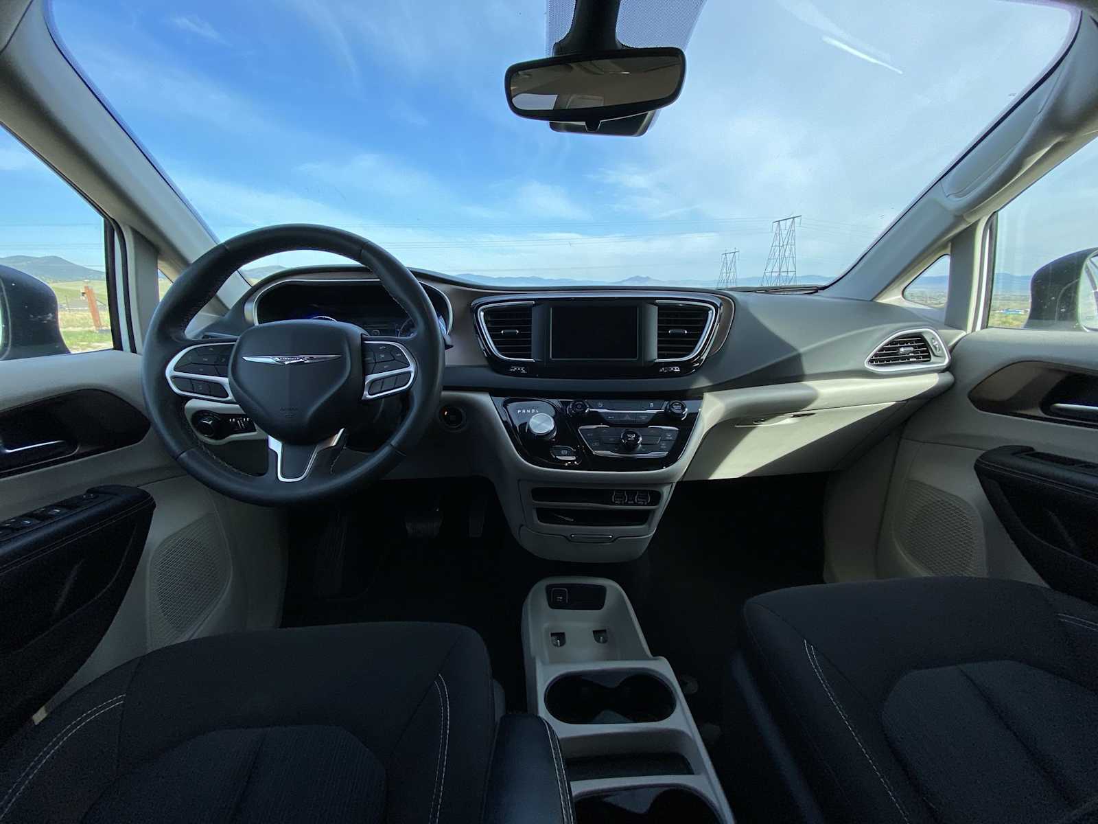 Thumbnail: 2023 Chrysler Voyager - 15
