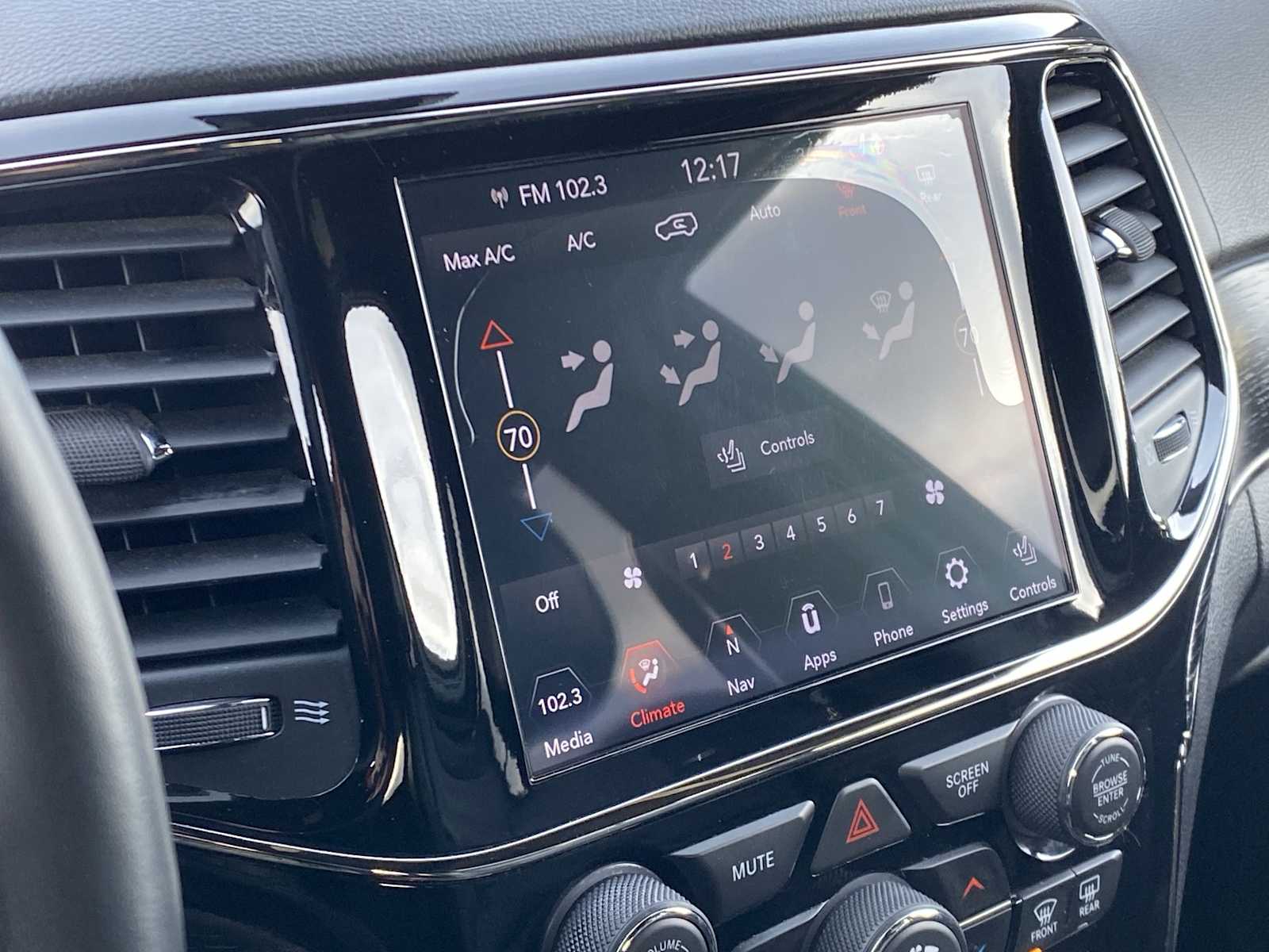 Thumbnail: 2020 Jeep Grand Cherokee - 28