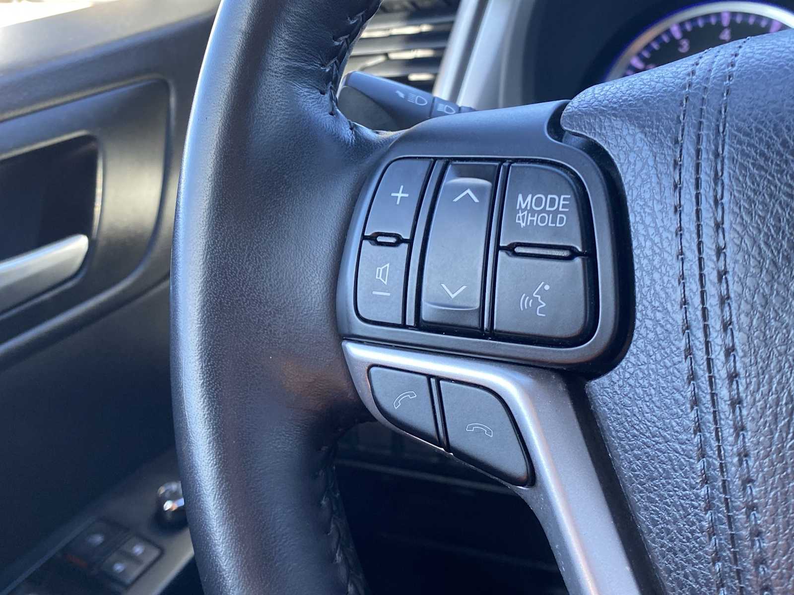 Thumbnail: 2018 Toyota Highlander - 31