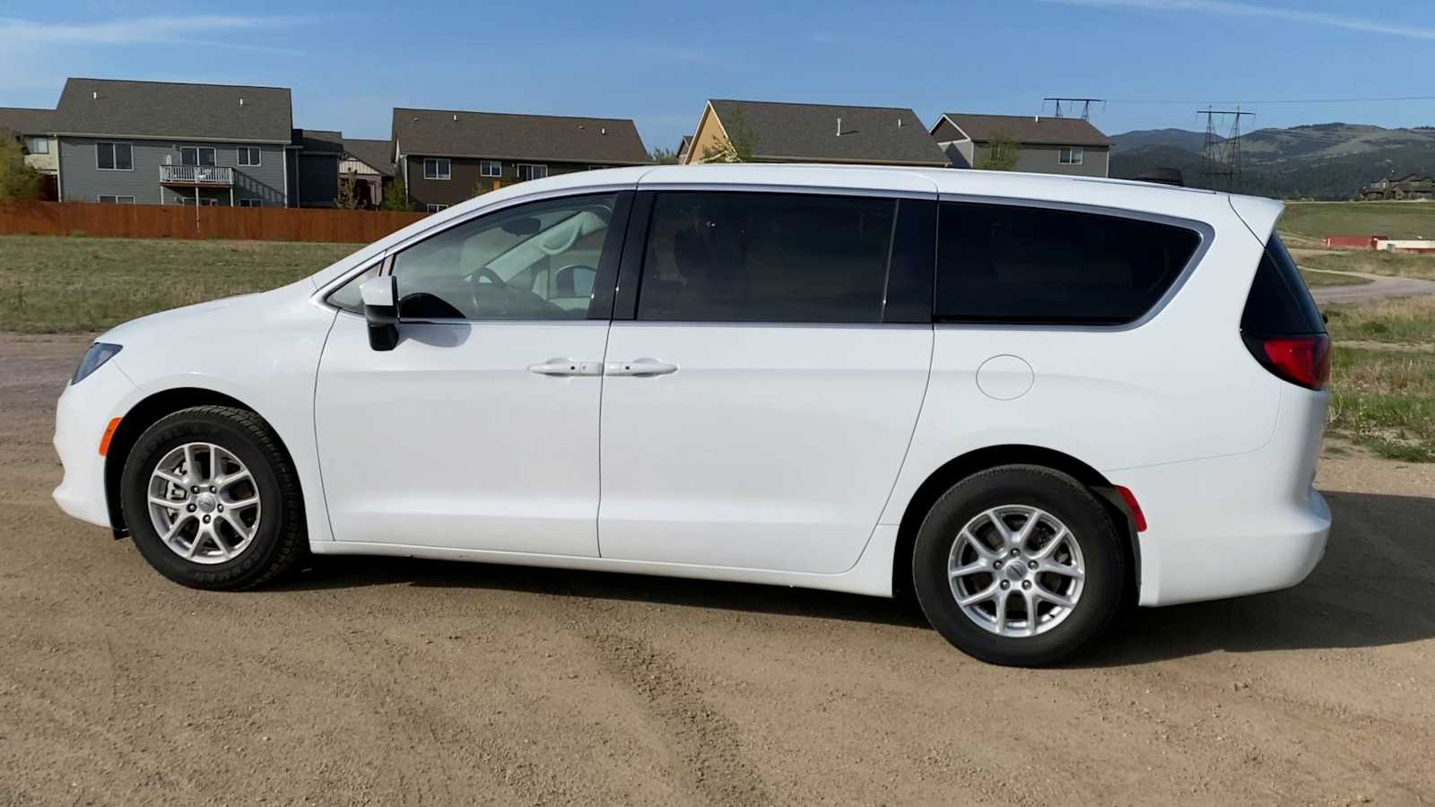 Thumbnail: 2023 Chrysler Voyager - 6