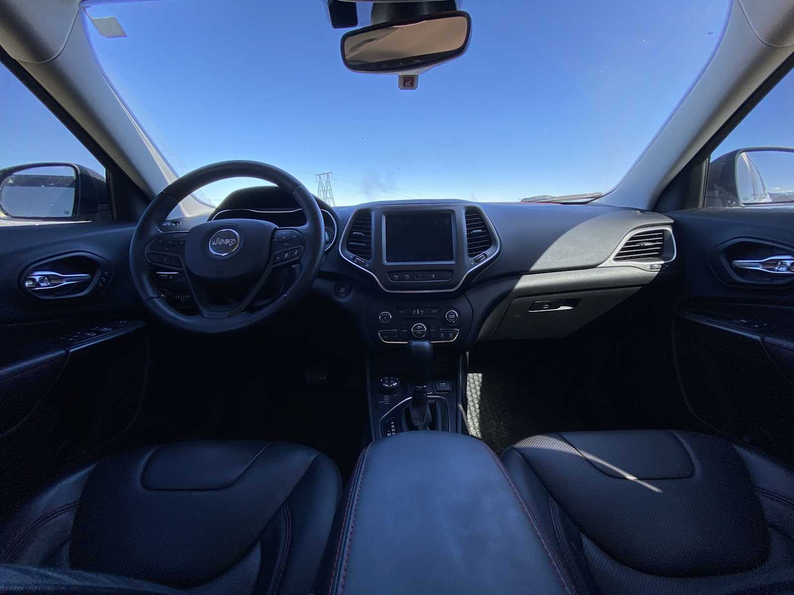 Thumbnail: 2019 Jeep Cherokee - 15