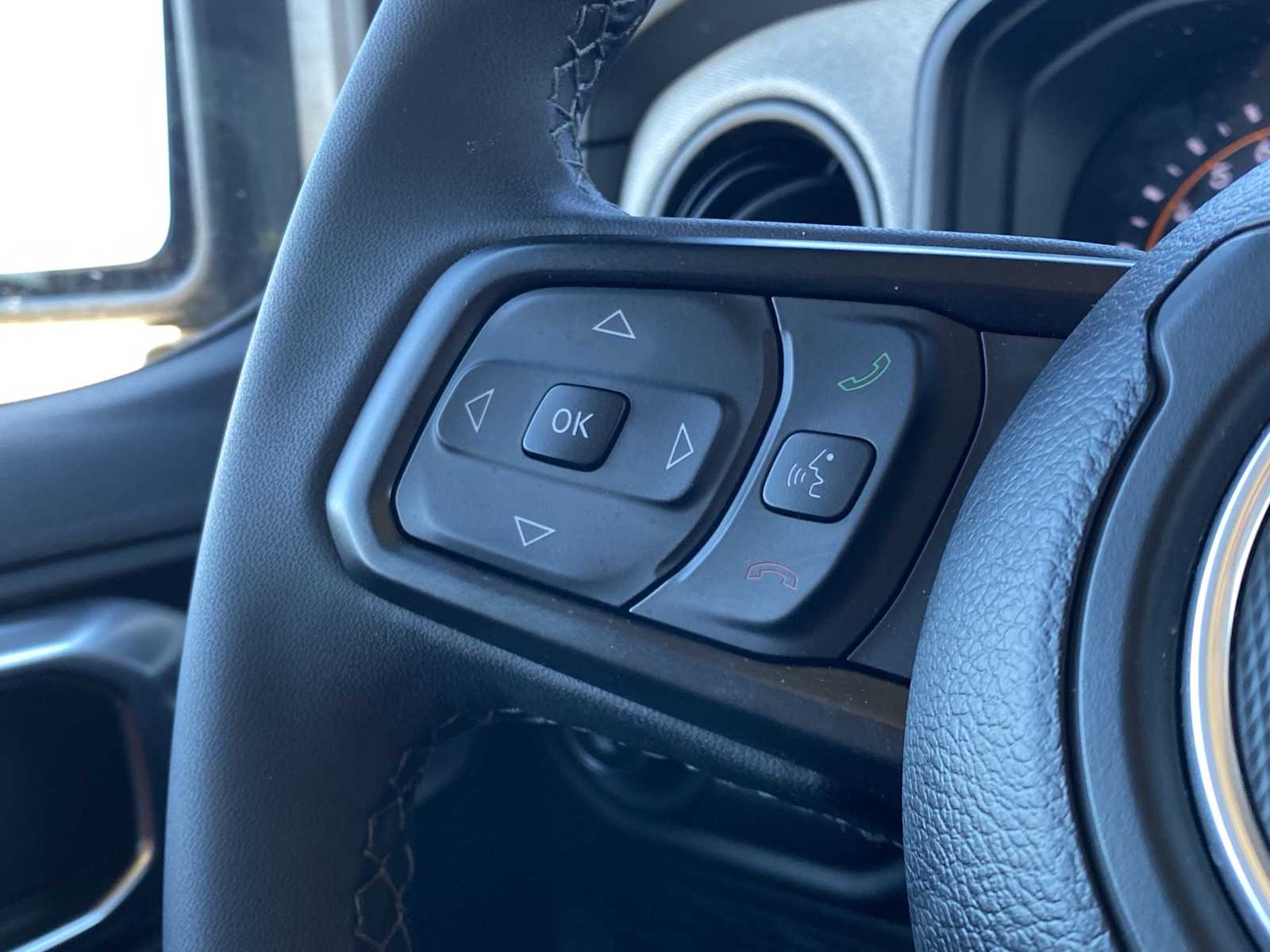 Thumbnail: 2025 Jeep Gladiator - 25