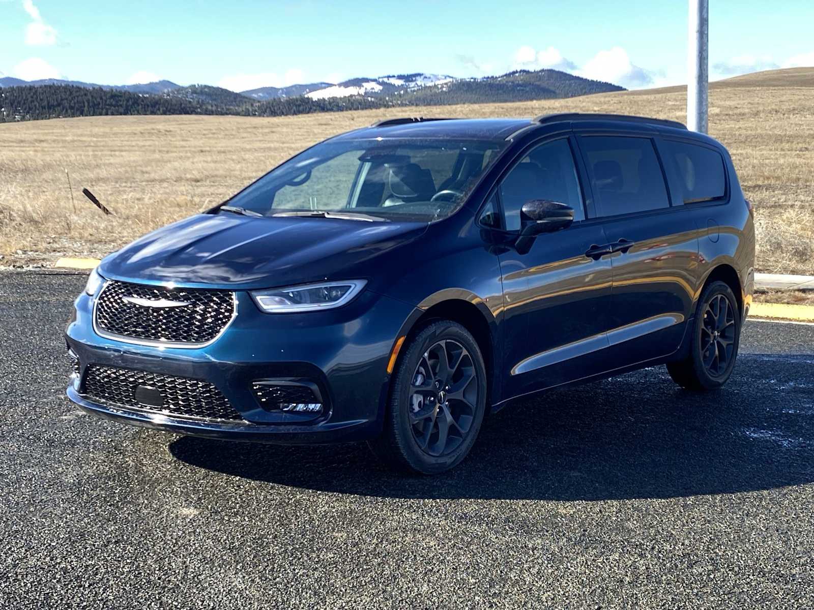 Thumbnail: 2022 Chrysler Pacifica - 10