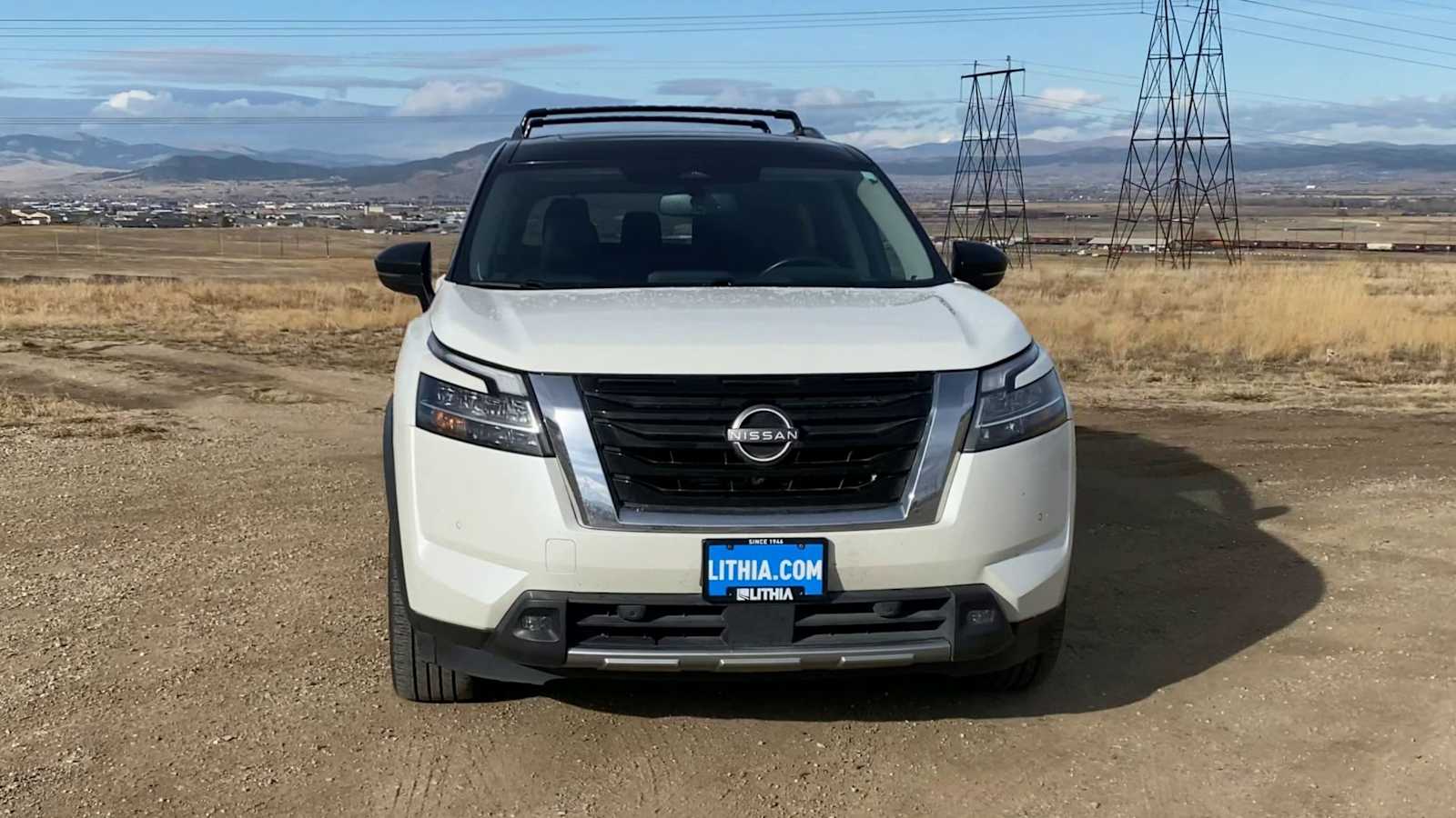 2022 Nissan Pathfinder Platinum photo 3