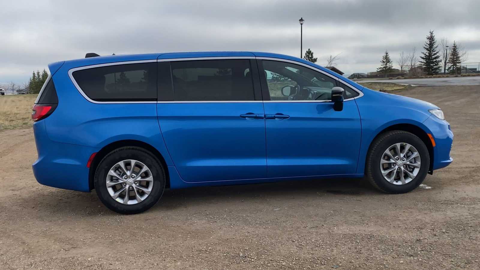 Thumbnail: 2026 Chrysler Pacifica - 9