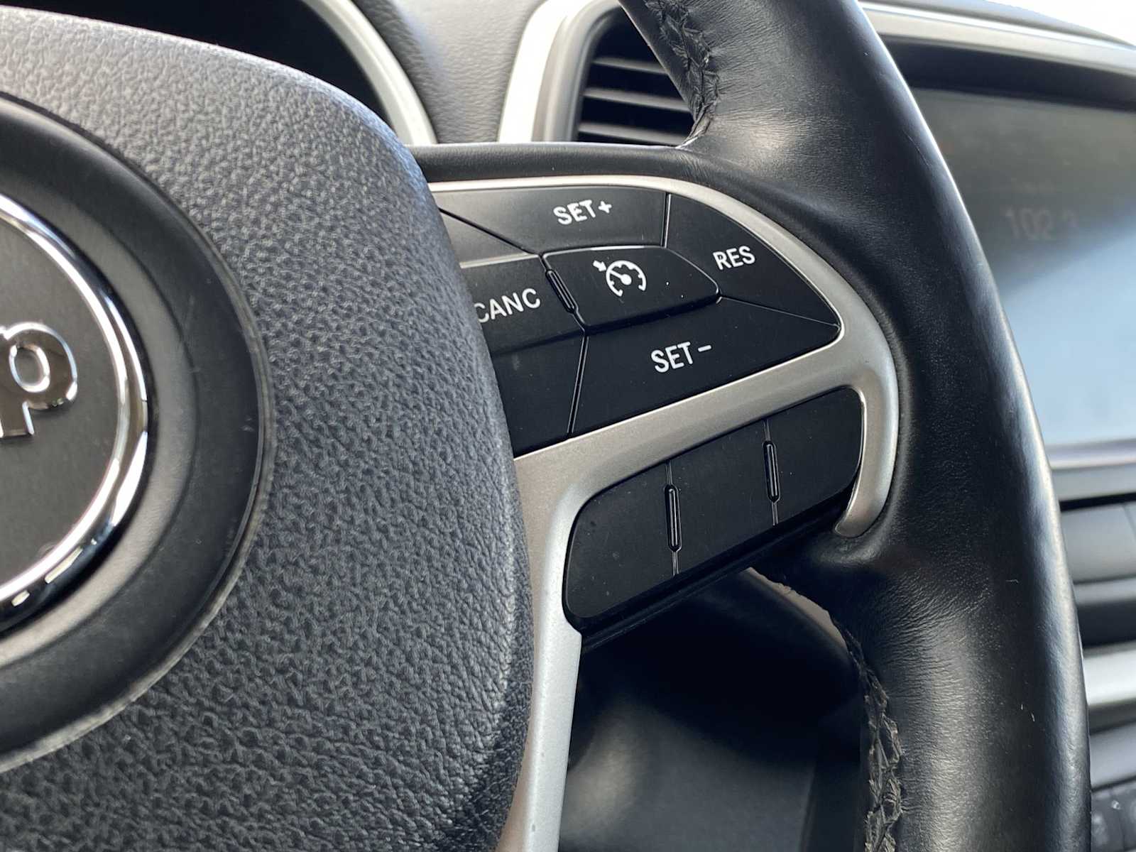 Thumbnail: 2015 Jeep Cherokee - 32