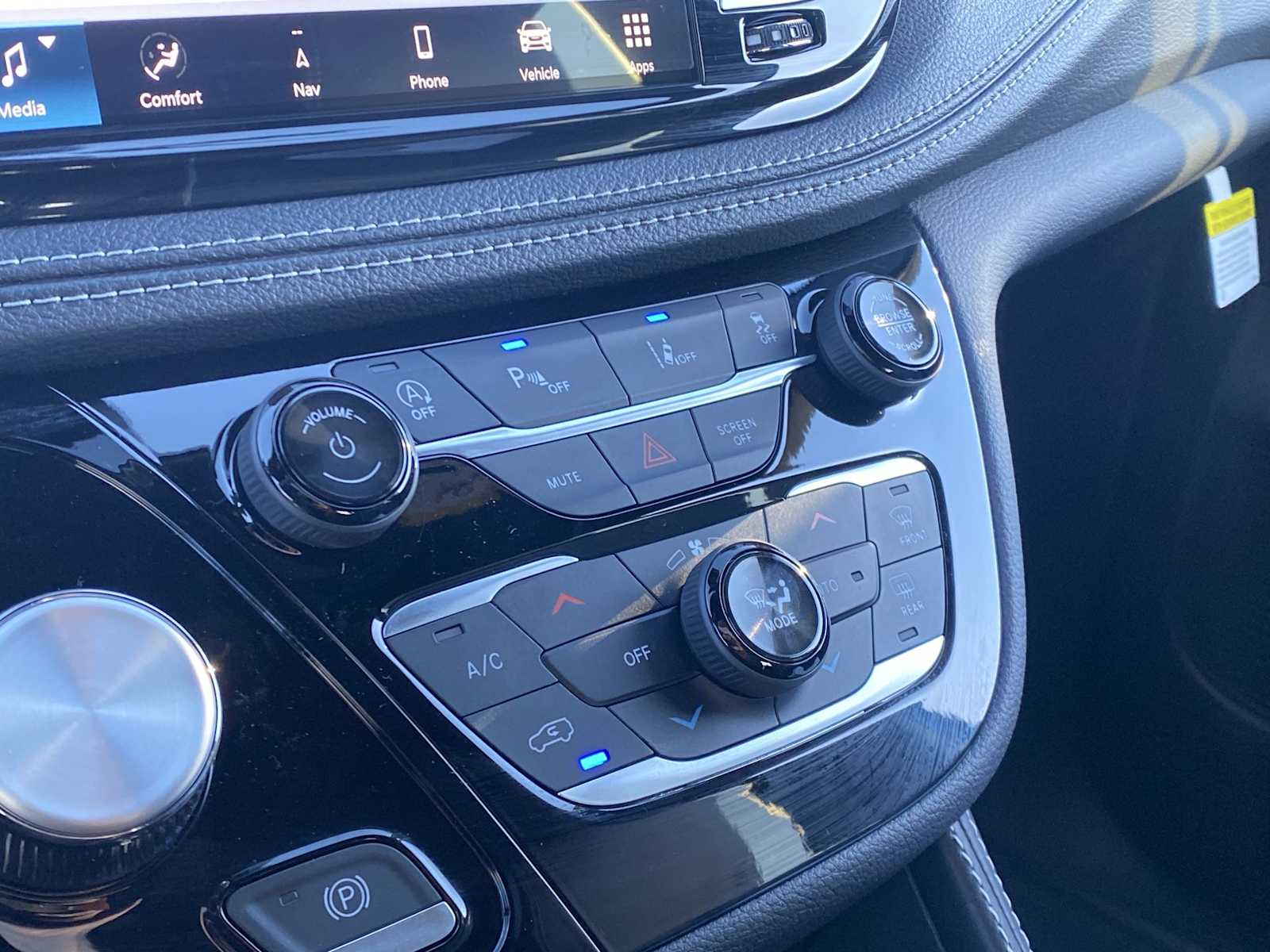 Thumbnail: 2026 Chrysler Pacifica - 24