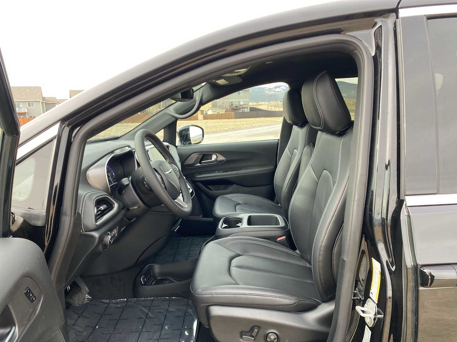 Thumbnail: 2026 Chrysler Pacifica - 17