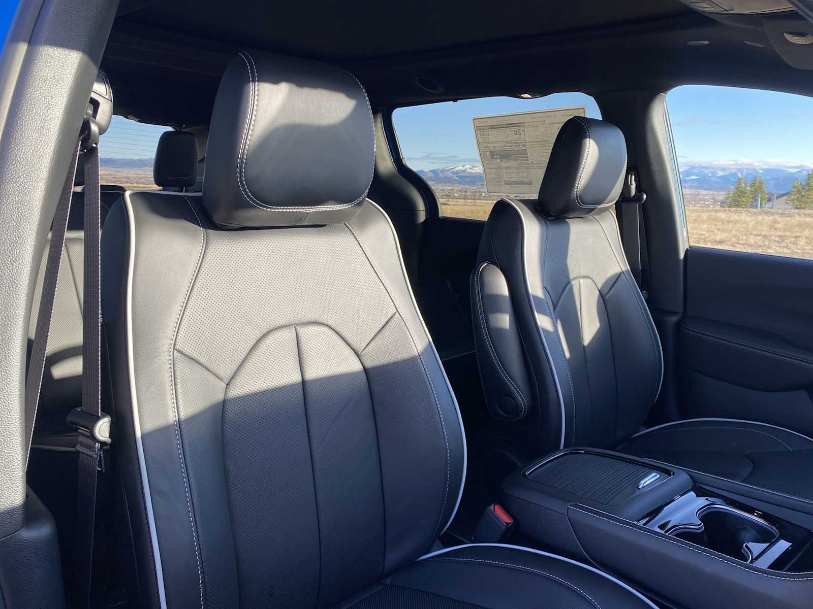 Thumbnail: 2026 Chrysler Pacifica - 18