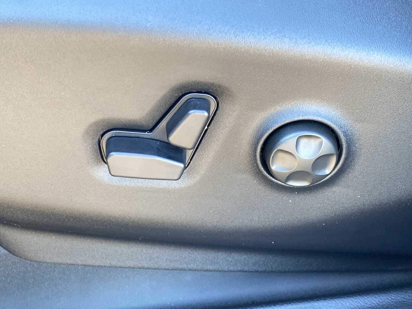 Thumbnail: 2026 Chrysler Pacifica - 21