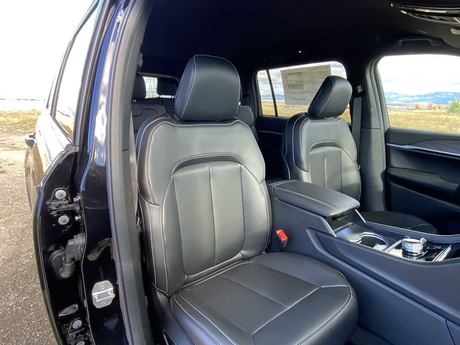 Thumbnail: 2025 Jeep Grand Cherokee - 17