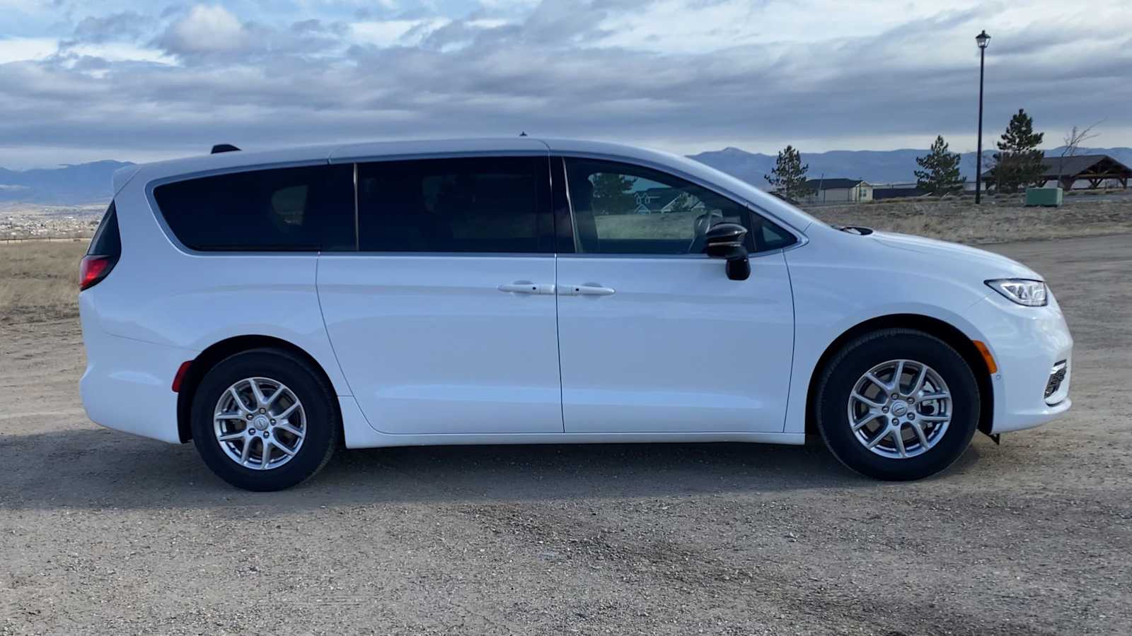 Thumbnail: 2026 Chrysler Pacifica - 9