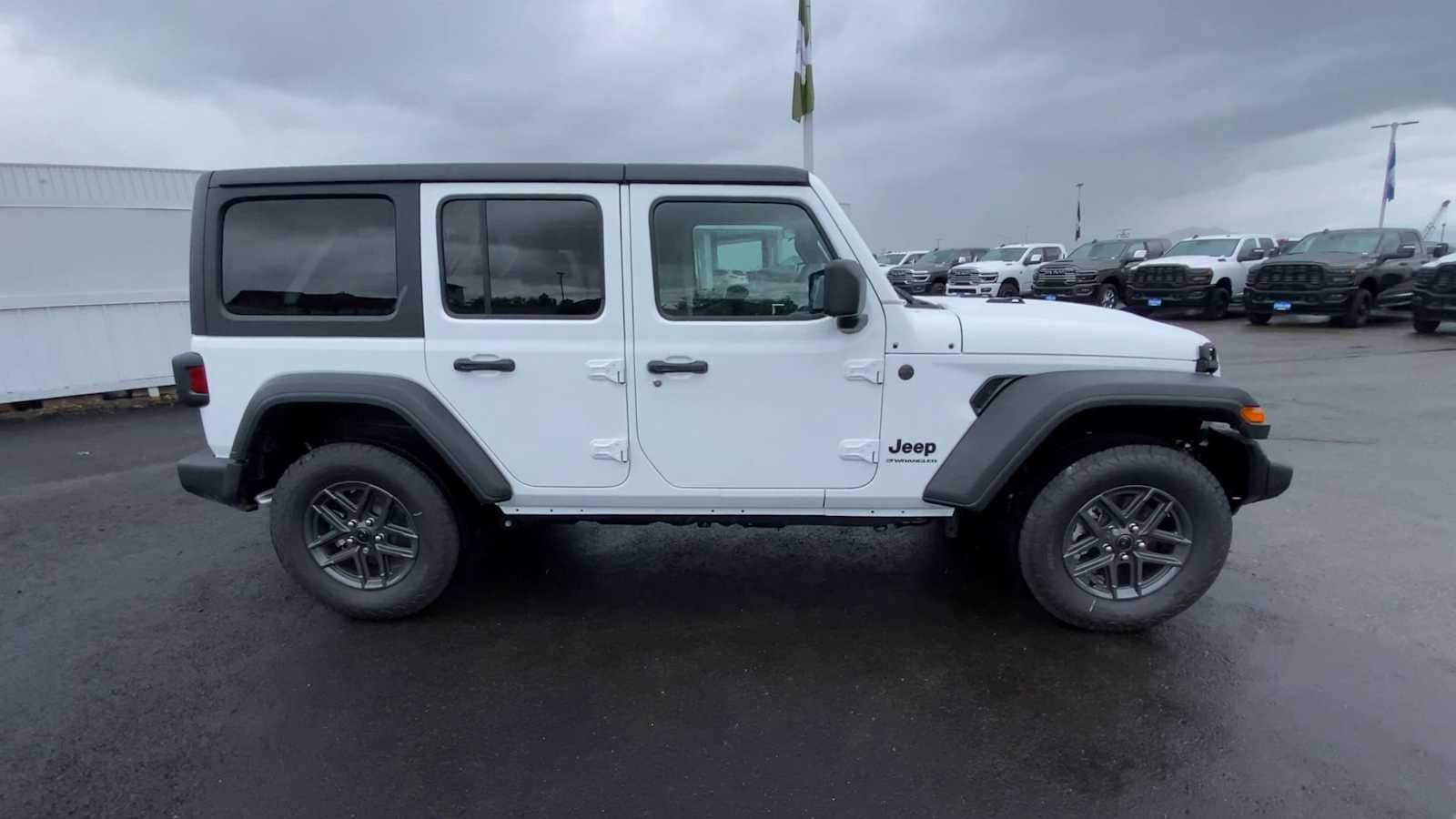 Thumbnail: 2025 Jeep Wrangler - 9