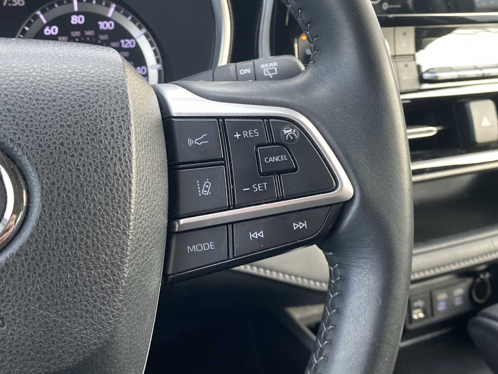 Thumbnail: 2022 Toyota Highlander - 33