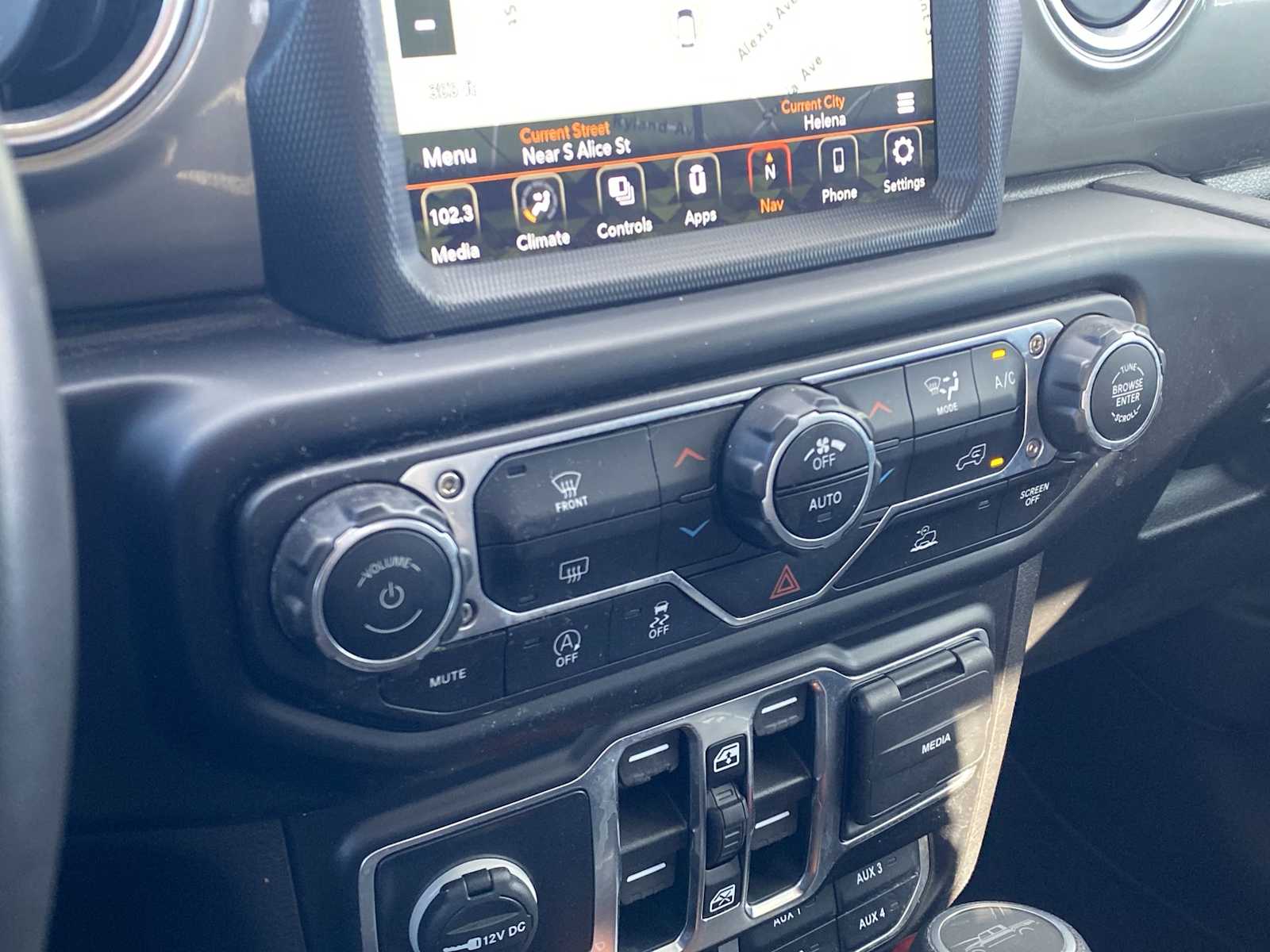 Thumbnail: 2022 Jeep Gladiator - 26