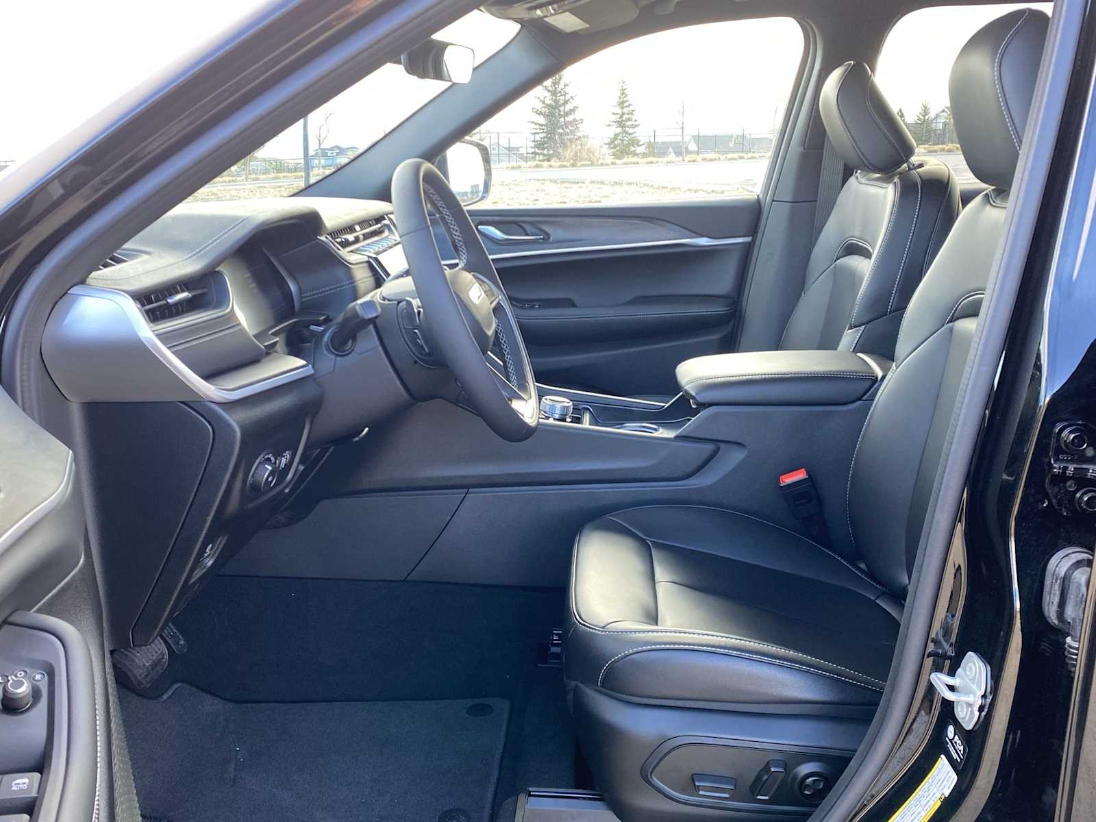 Thumbnail: 2025 Jeep Grand Cherokee - 10