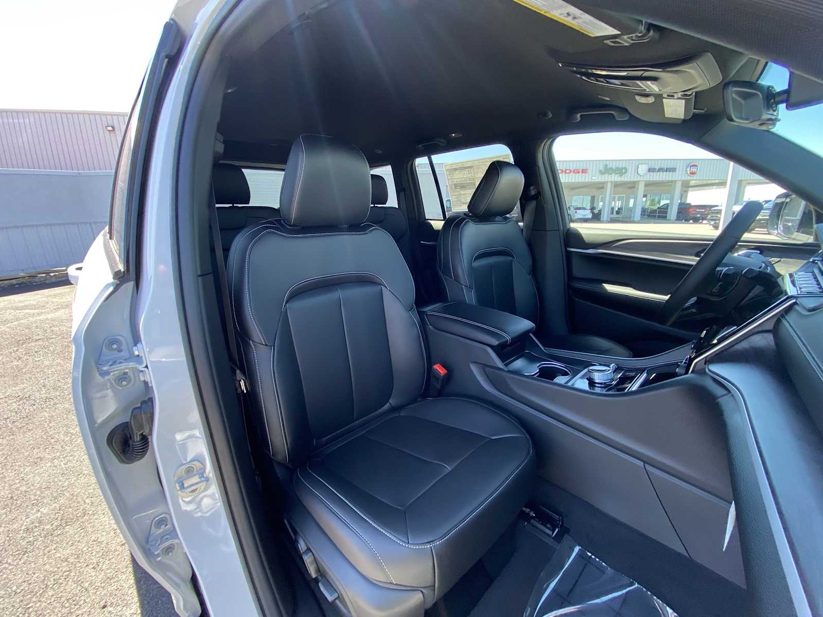 Thumbnail: 2025 Jeep Grand Cherokee - 18