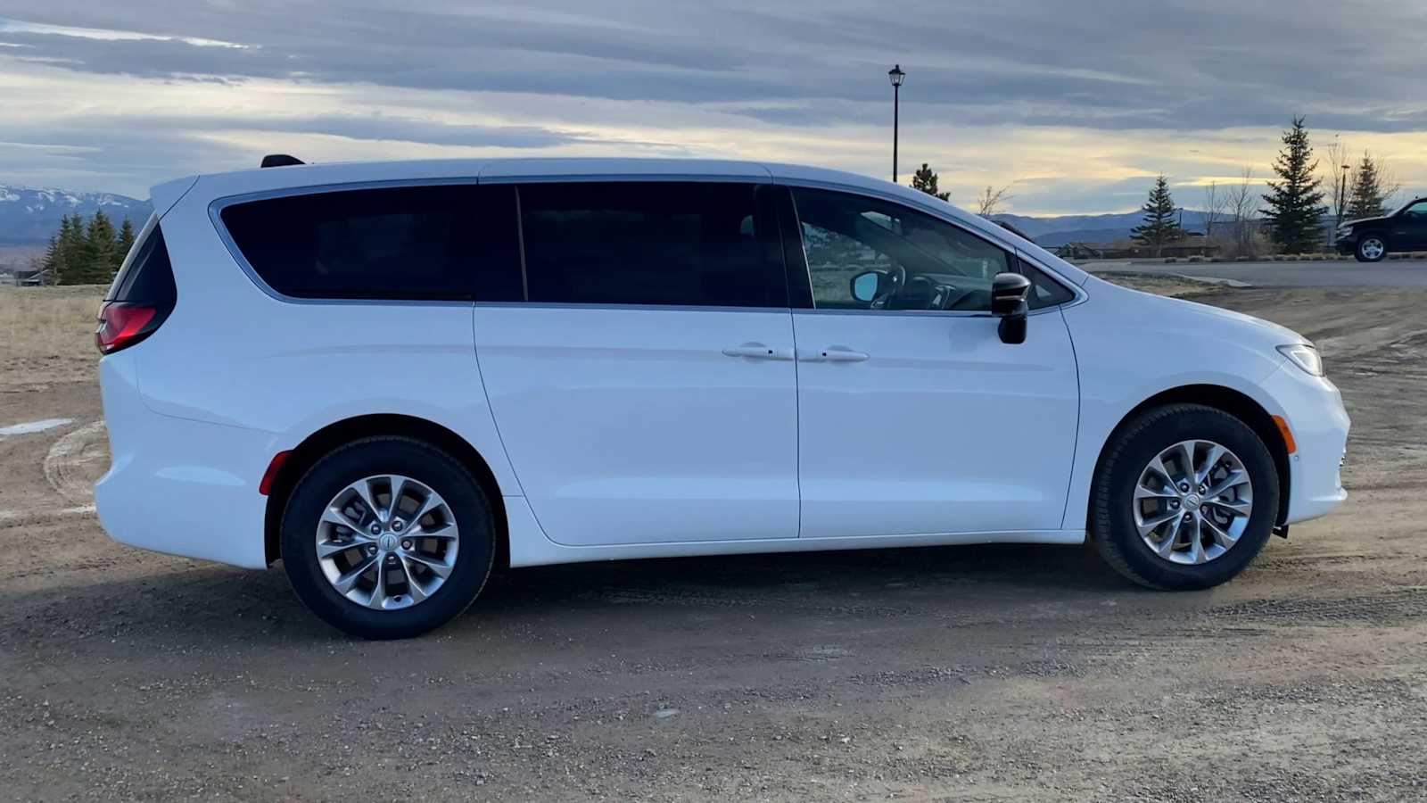 Thumbnail: 2026 Chrysler Pacifica - 9