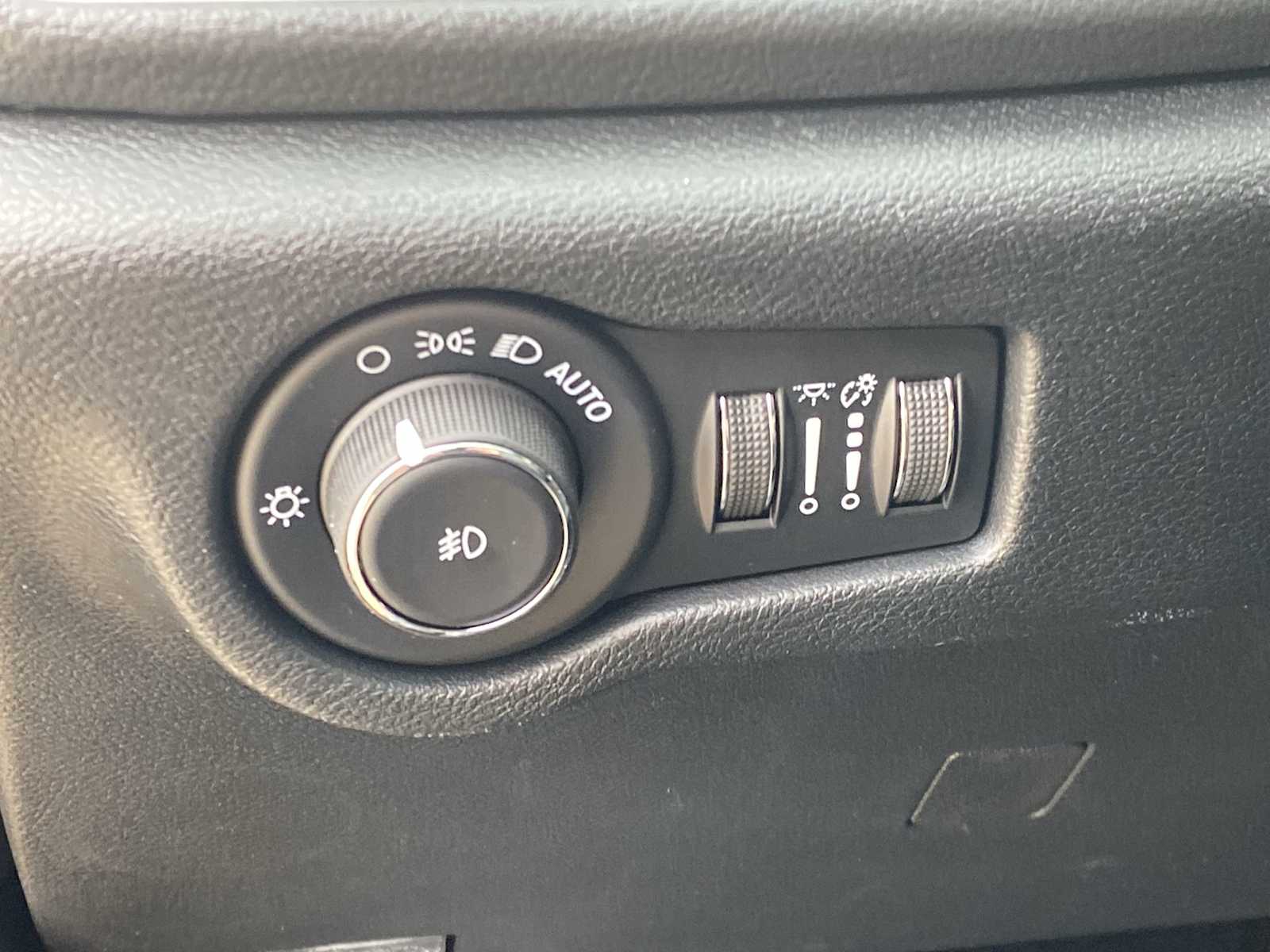 Thumbnail: 2026 Chrysler Pacifica - 22