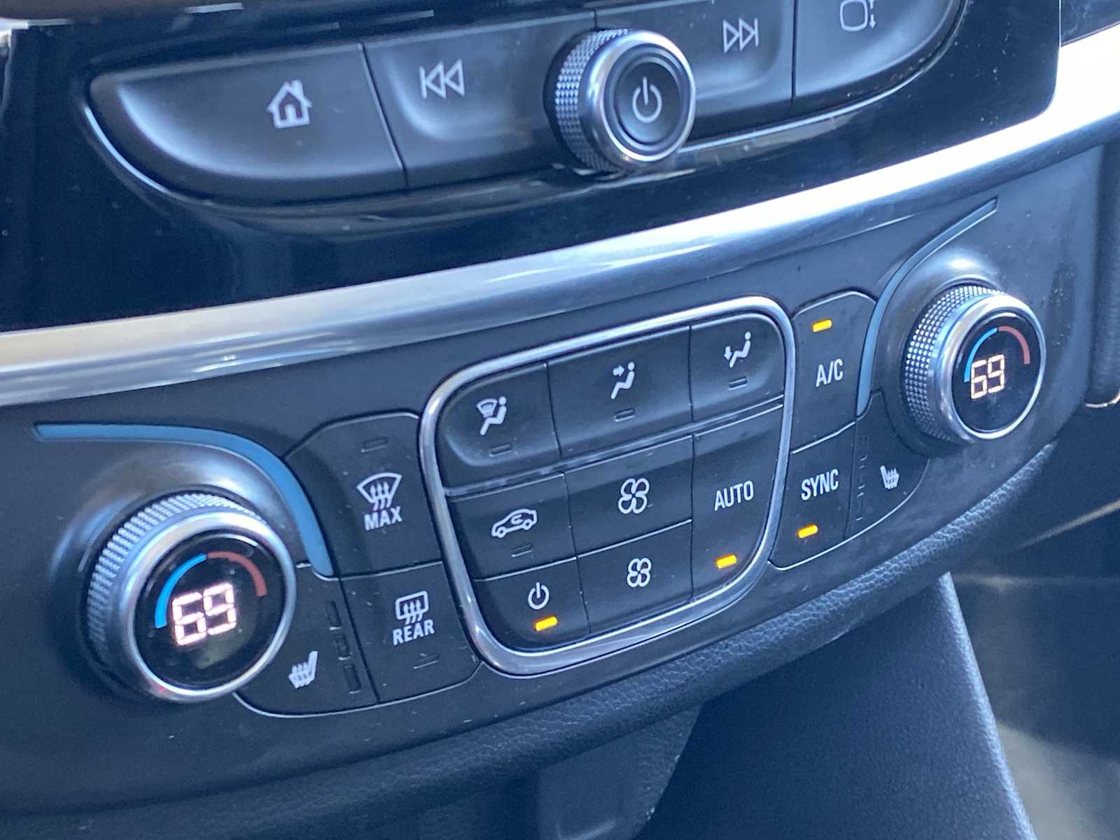 Thumbnail: 2019 Chevrolet Traverse - 22