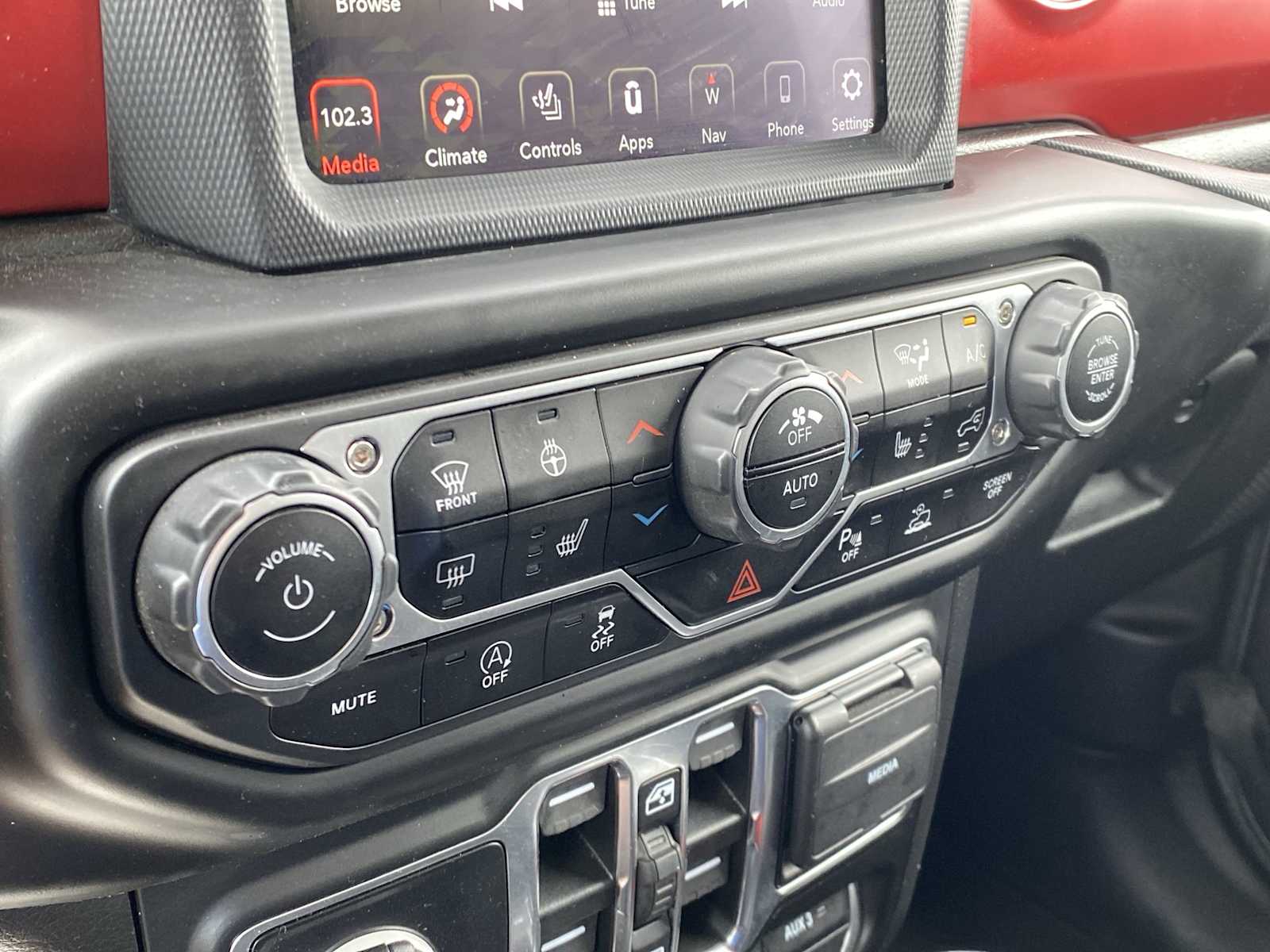 Thumbnail: 2022 Jeep Wrangler - 25
