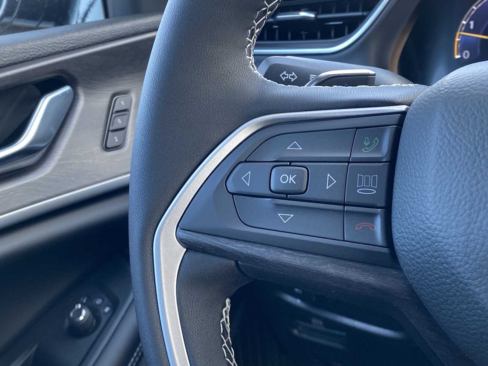 Thumbnail: 2025 Jeep Grand Cherokee - 24