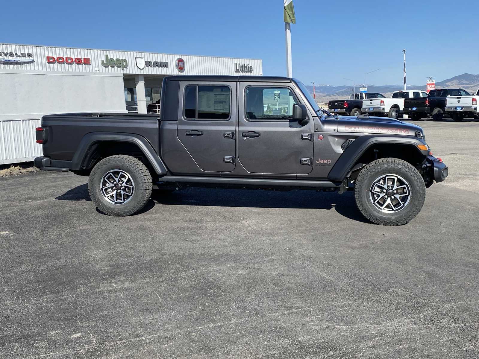 Thumbnail: 2025 Jeep Gladiator - 21