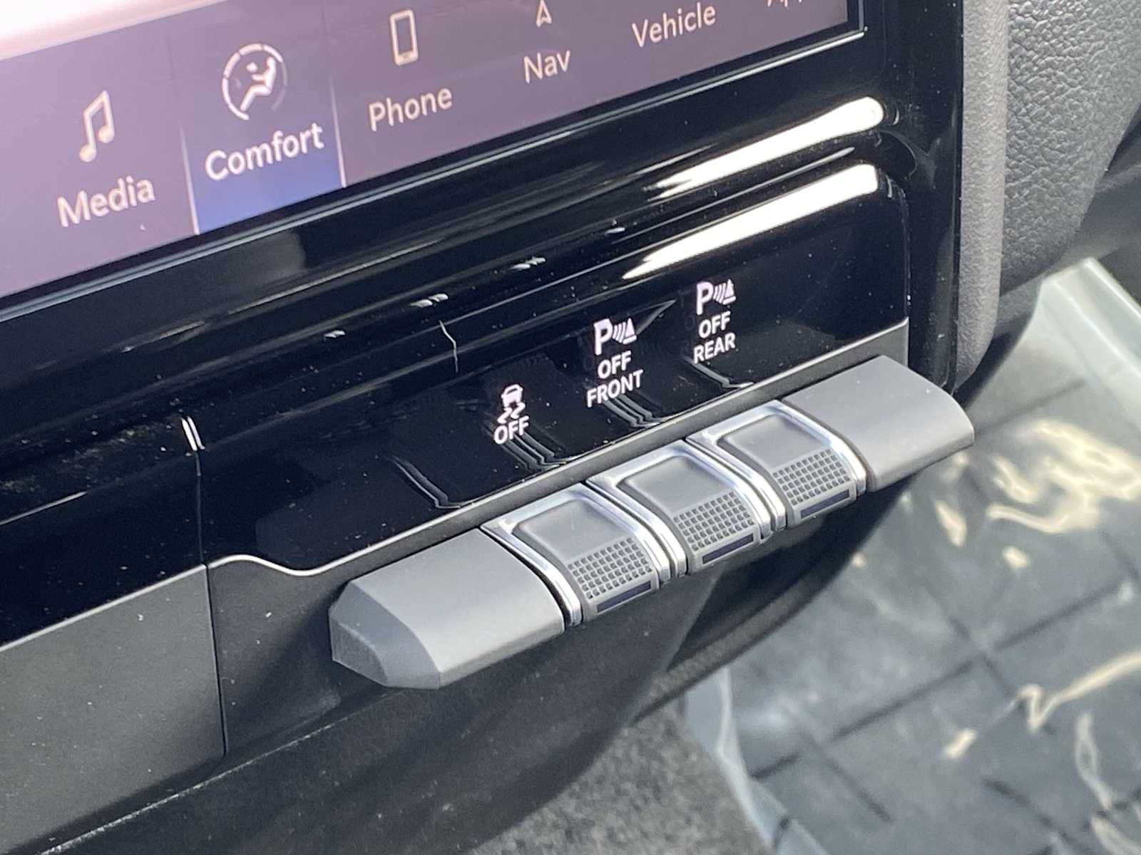 Thumbnail: 2025 RAM 1500 - 28