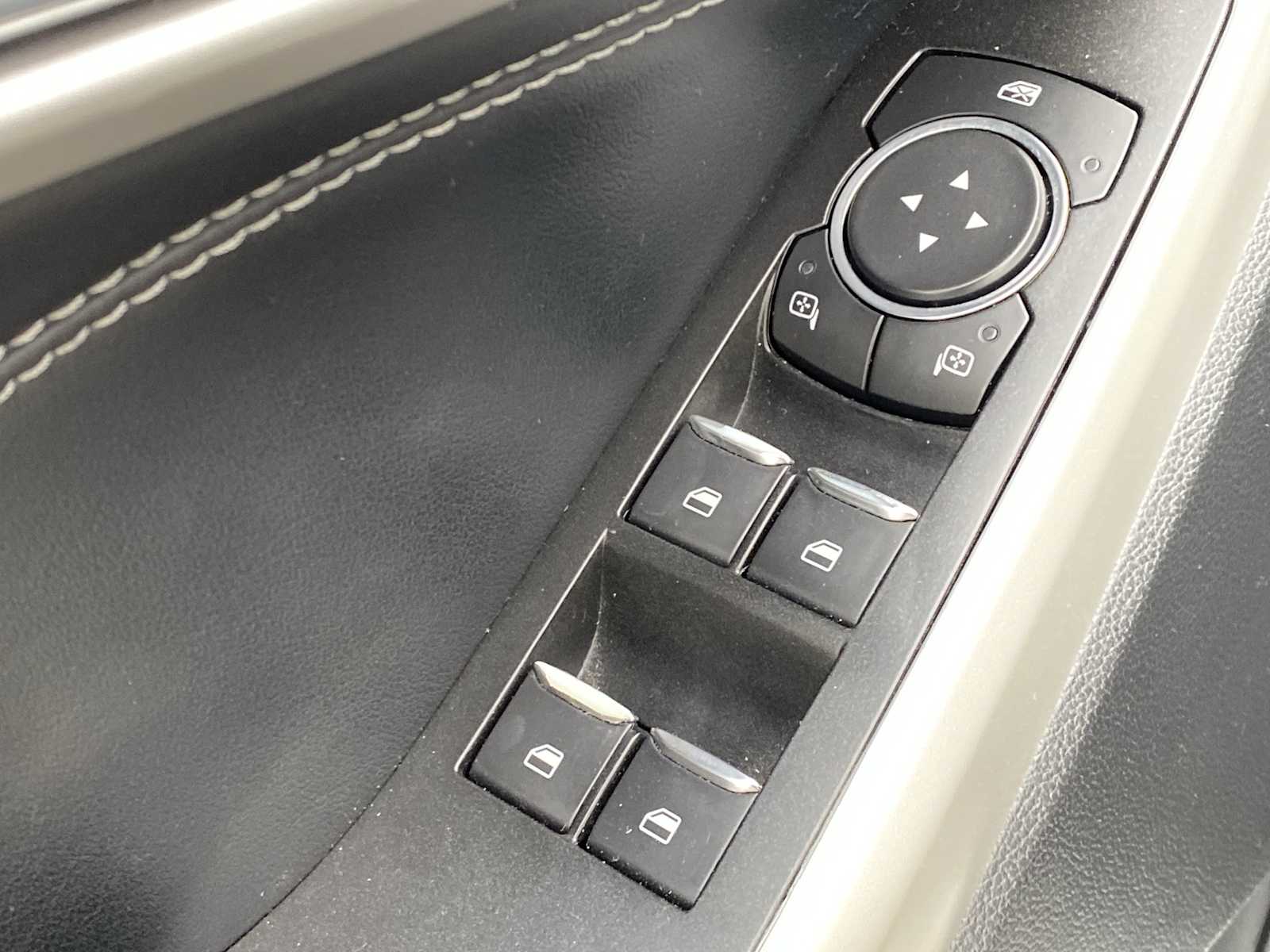 Thumbnail: 2022 Ford Explorer - 18