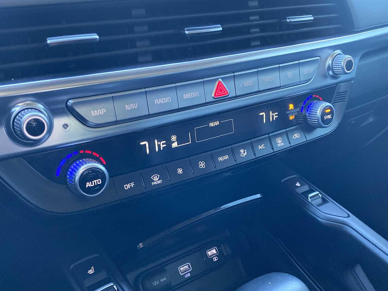 Thumbnail: 2022 Kia Telluride - 28