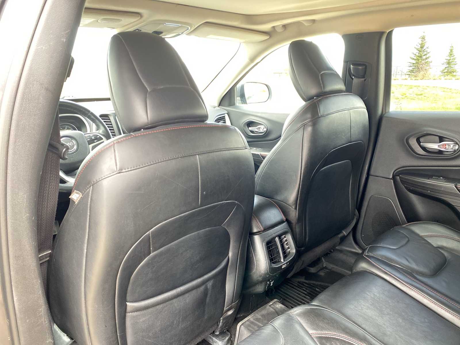 Thumbnail: 2015 Jeep Cherokee - 33