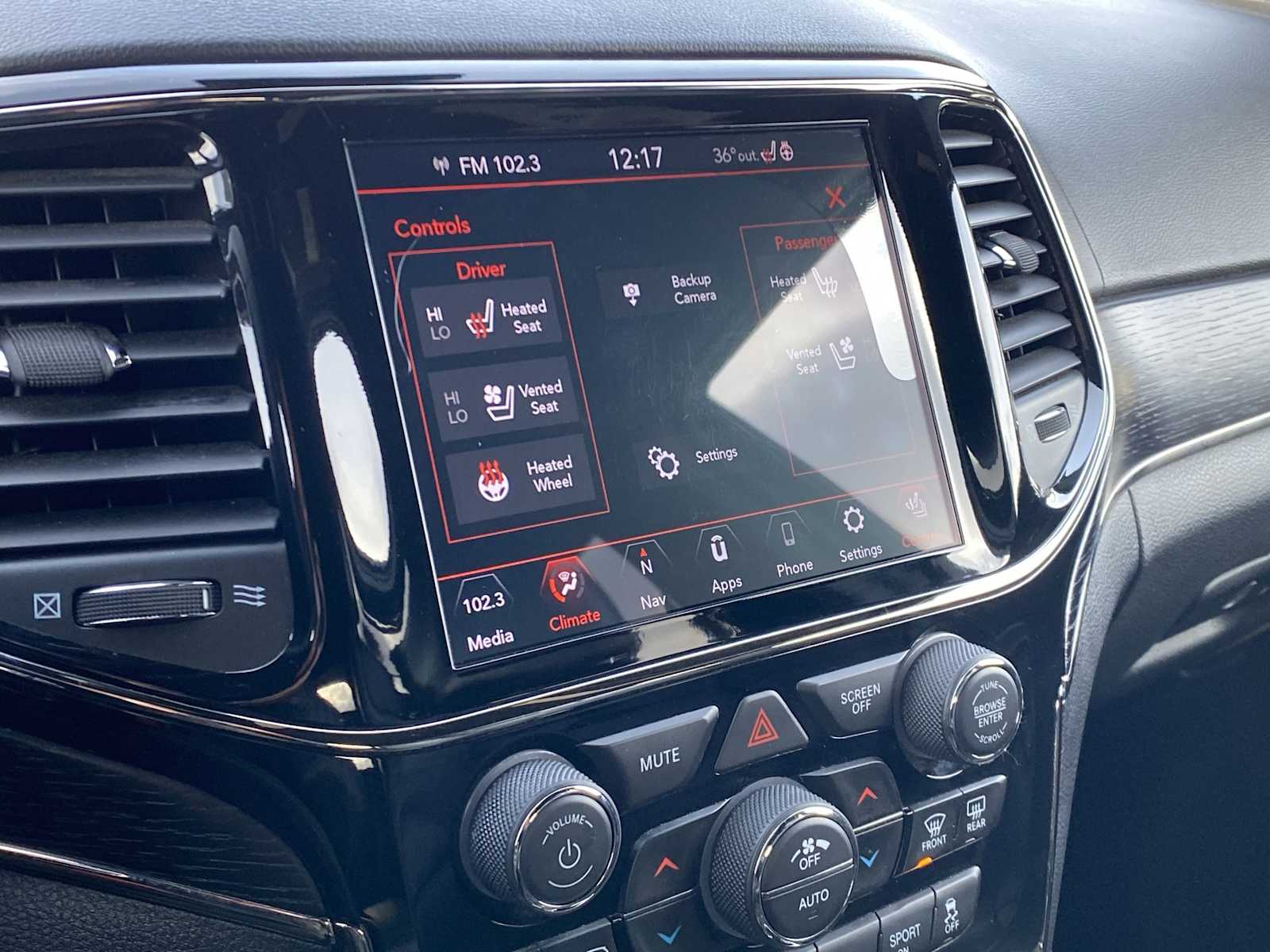 Thumbnail: 2020 Jeep Grand Cherokee - 31